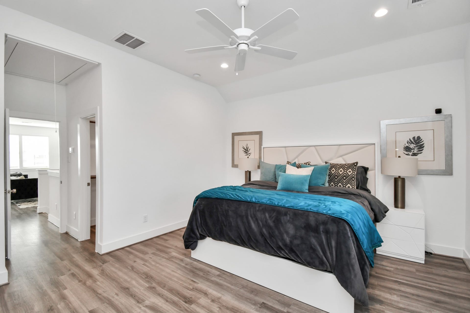 9006 Laverne Laurel Lane, Houston, TX 77080 Model Home Photos - Primary bedroom