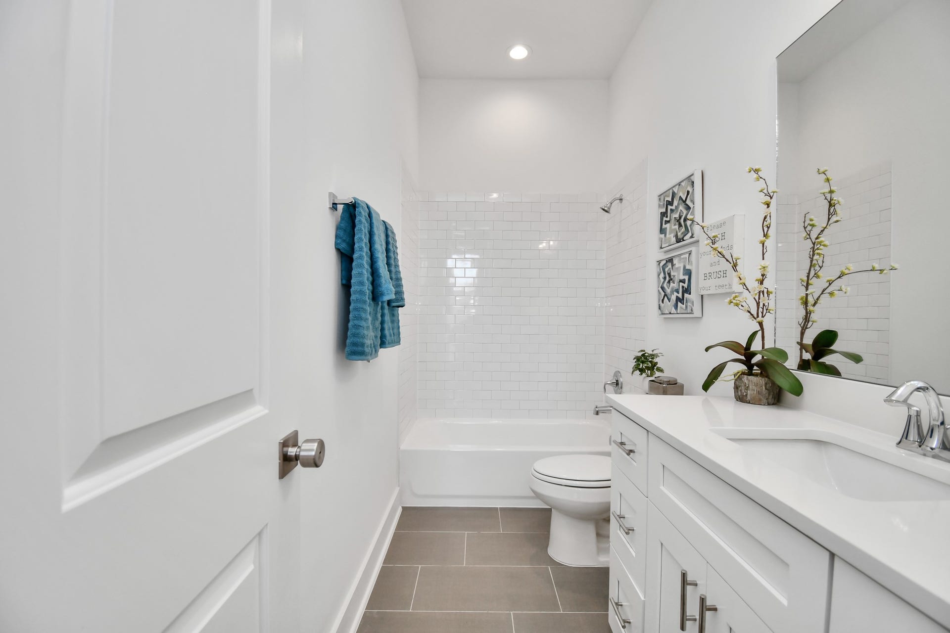 9006 Laverne Laurel Lane, Houston, TX 77080 Model Home Photos - Full bathroom #2