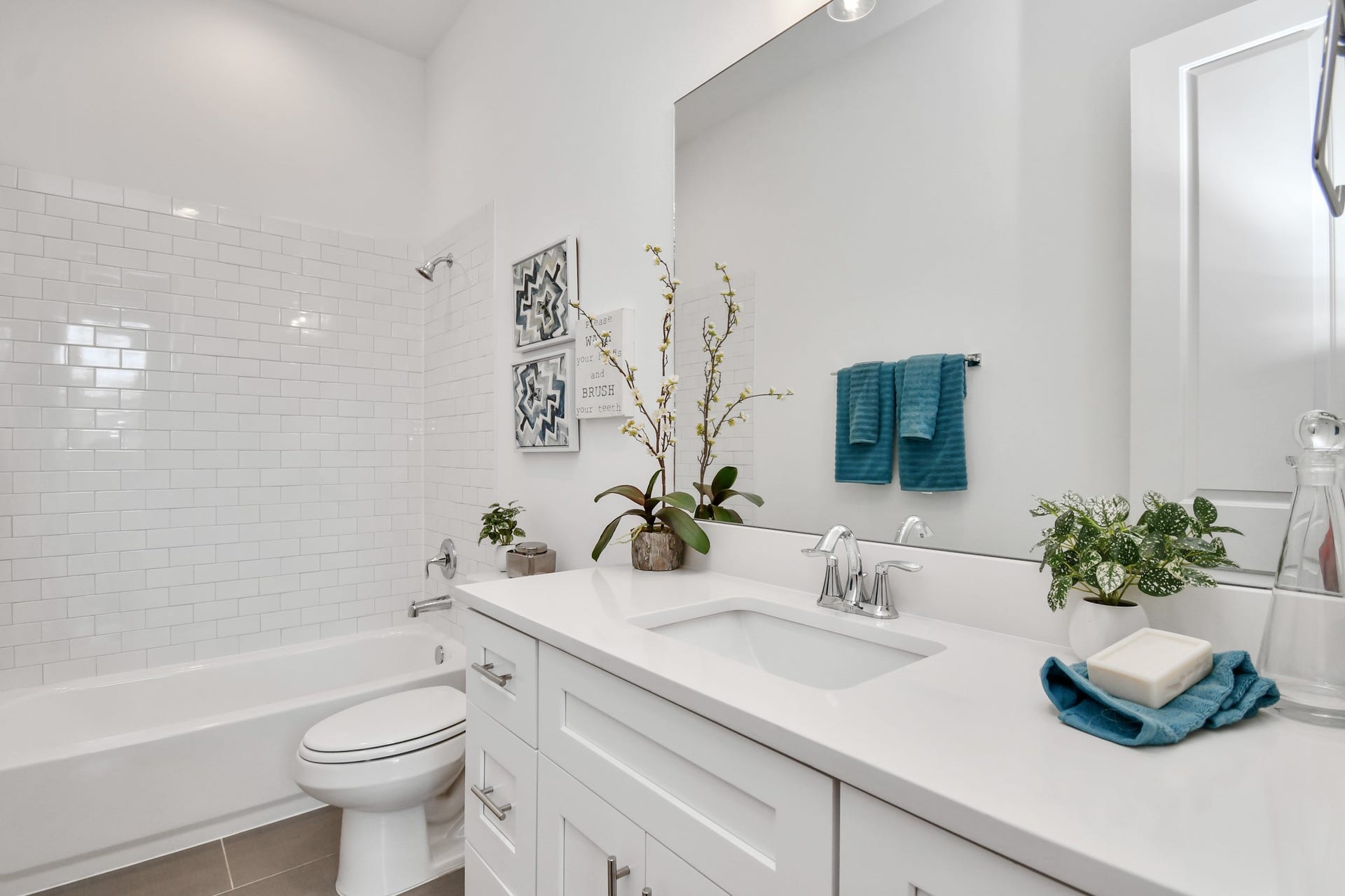 9006 Laverne Laurel Lane, Houston, TX 77080 Model Home Photos - Full bathroom #2