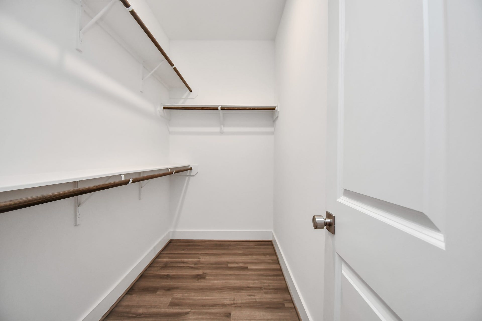 9006 Laverne Laurel Lane, Houston, TX 77080 Model Home Photos - Primary closet