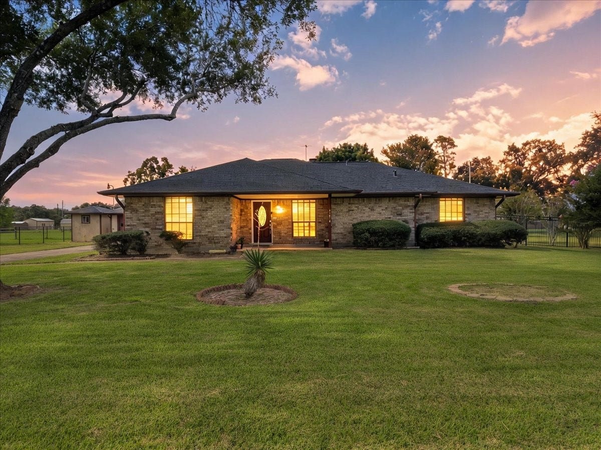 13816 Carolyn Street, Santa Fe, TX 77517 13816 Carolyn Street, Santa Fe, TX 77517