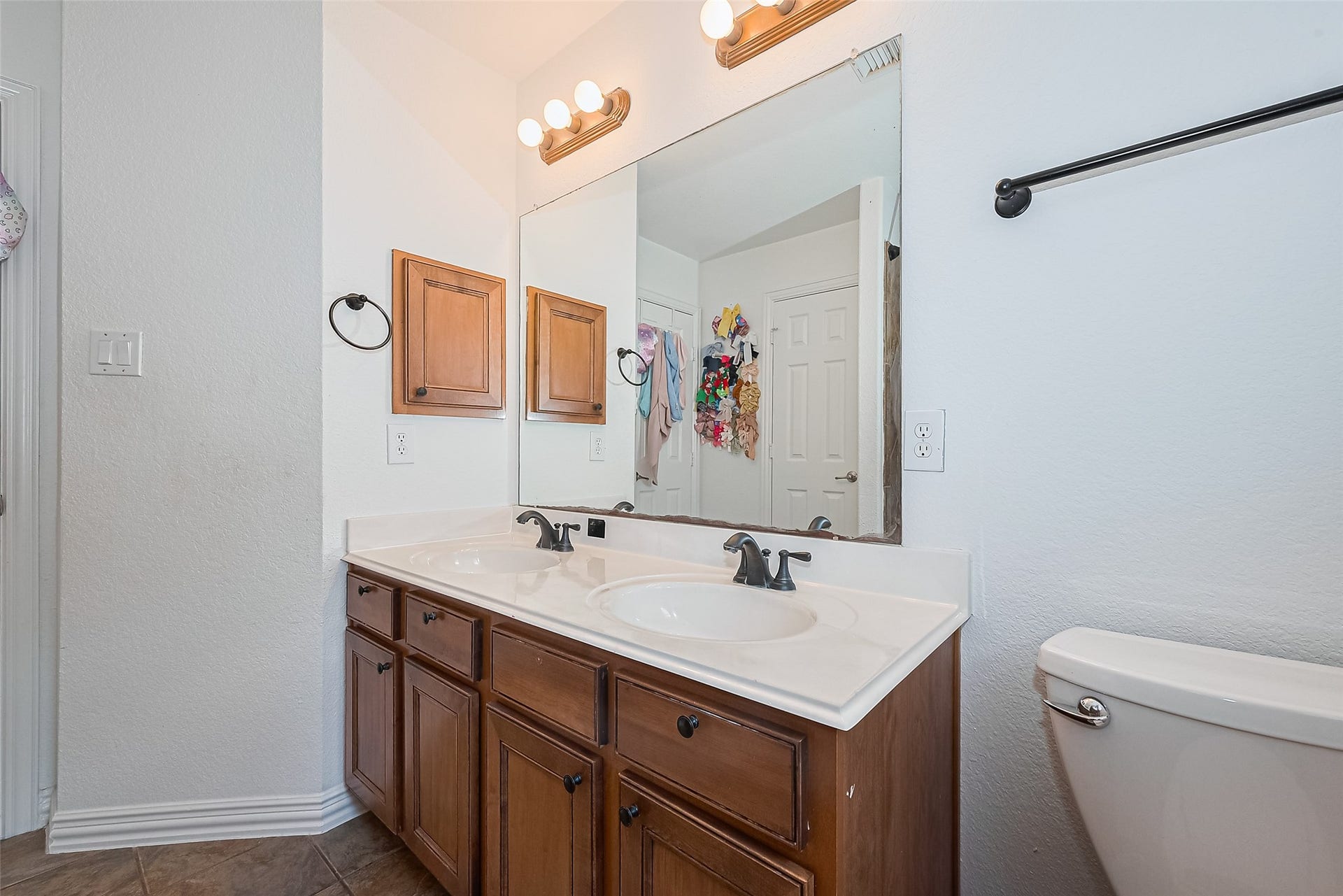 157 E Frontera Circle, The Woodlands, TX 77382 157 E Frontera Circle, The Woodlands, TX 77382