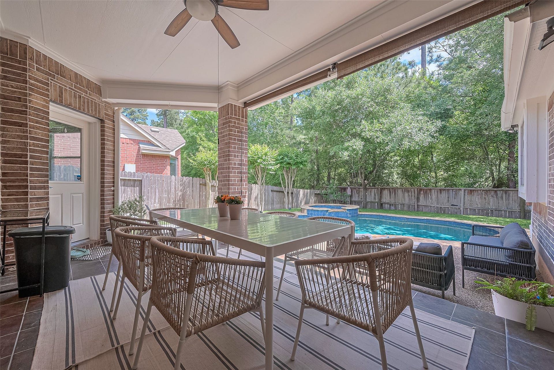 157 E Frontera Circle, The Woodlands, TX 77382 157 E Frontera Circle, The Woodlands, TX 77382