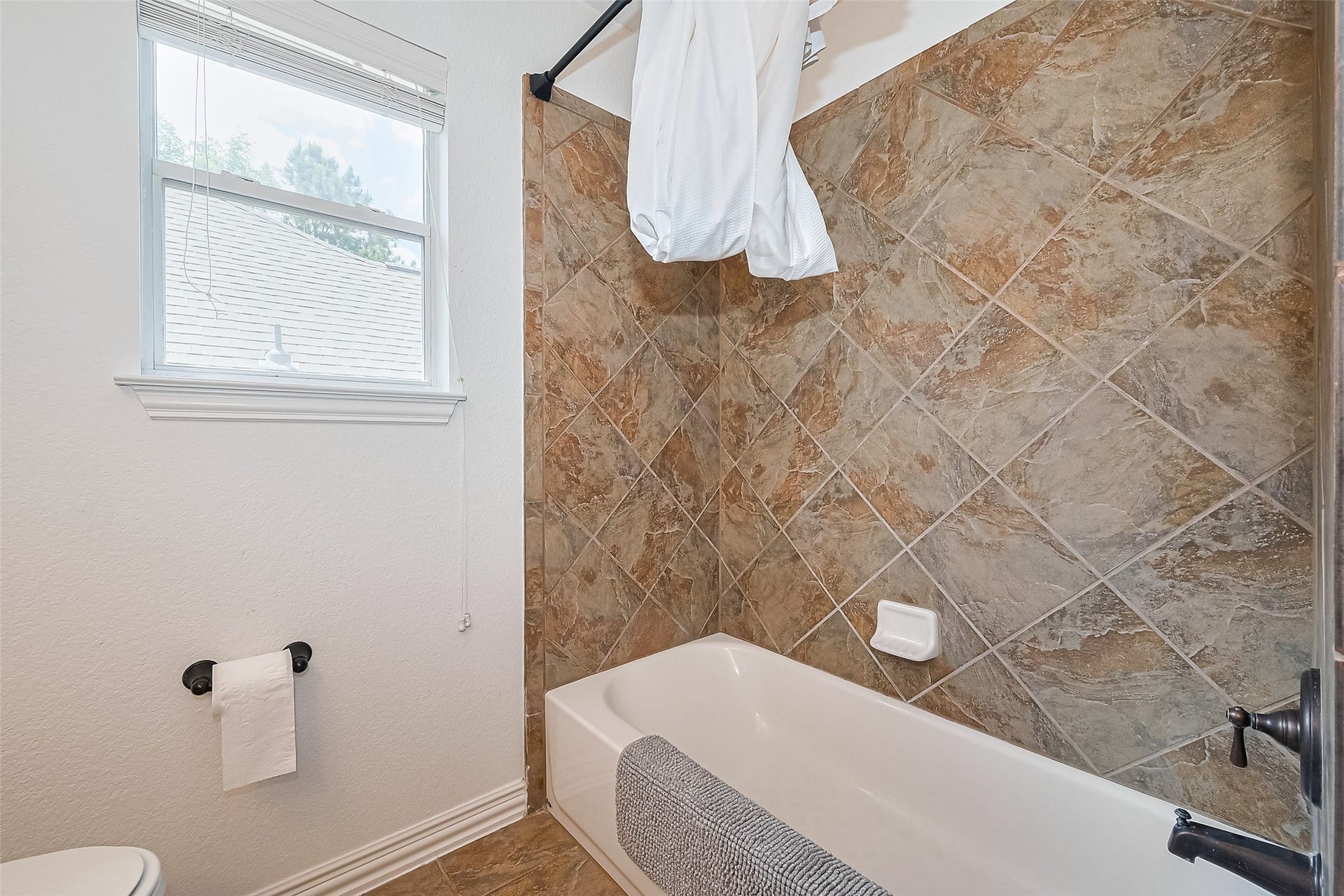 157 E Frontera Circle, The Woodlands, TX 77382 157 E Frontera Circle, The Woodlands, TX 77382