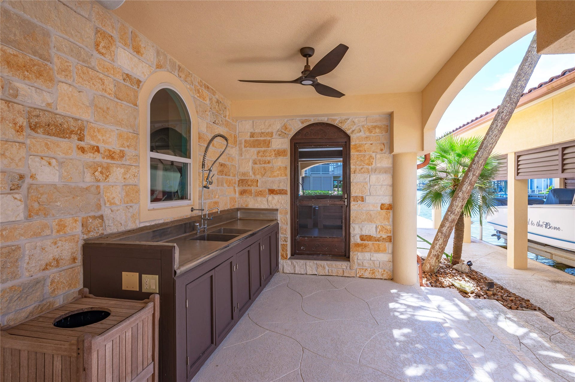 215 Sampan Drive, Galveston, TX 77554 Fish cleaning table