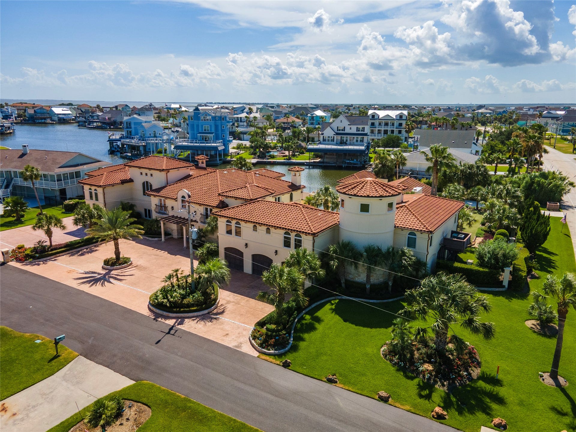 215 Sampan Drive, Galveston, TX 77554 215 Sampan Drive, Galveston, TX 77554