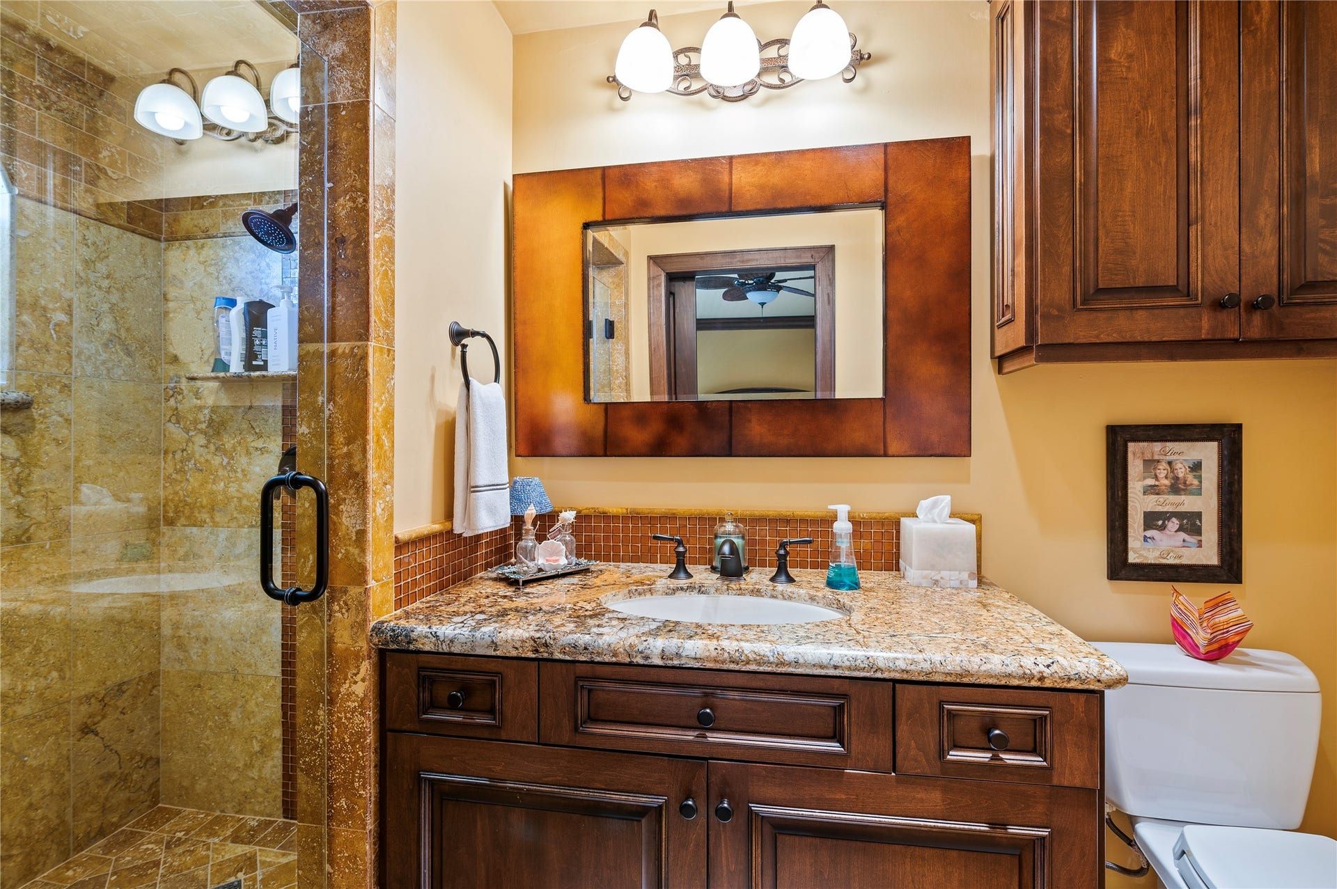 215 Sampan Drive, Galveston, TX 77554 Bath