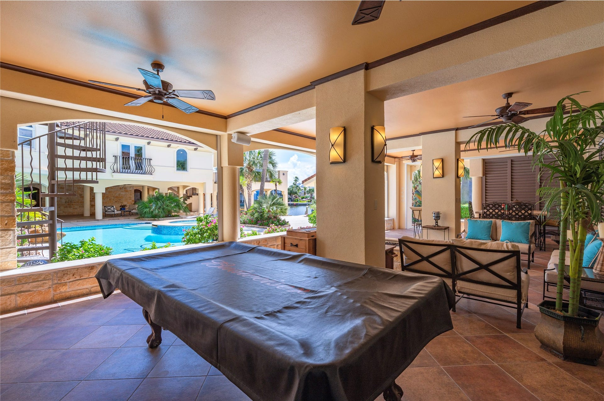 215 Sampan Drive, Galveston, TX 77554 Entertainment space