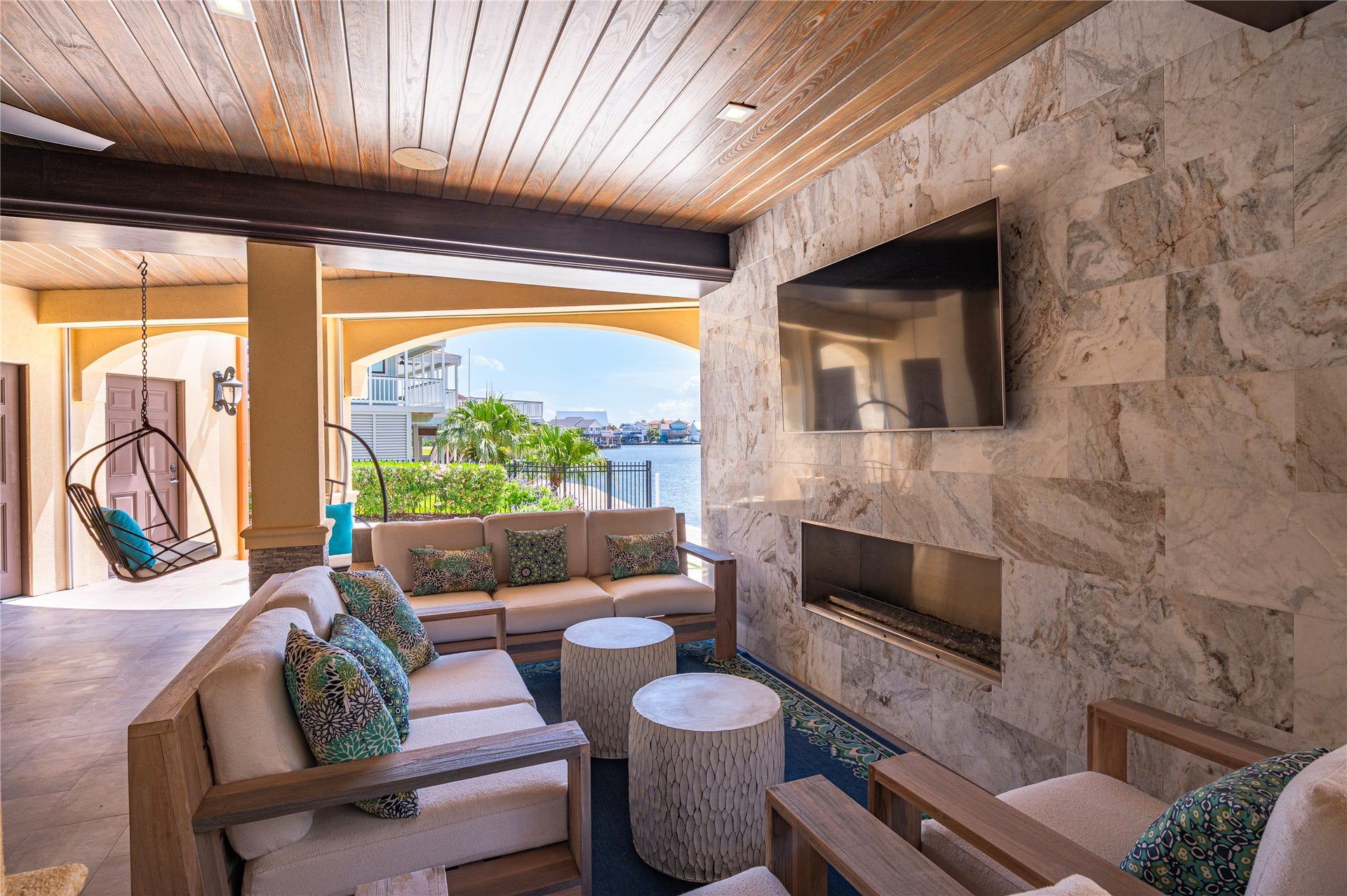 215 Sampan Drive, Galveston, TX 77554 Screened porch