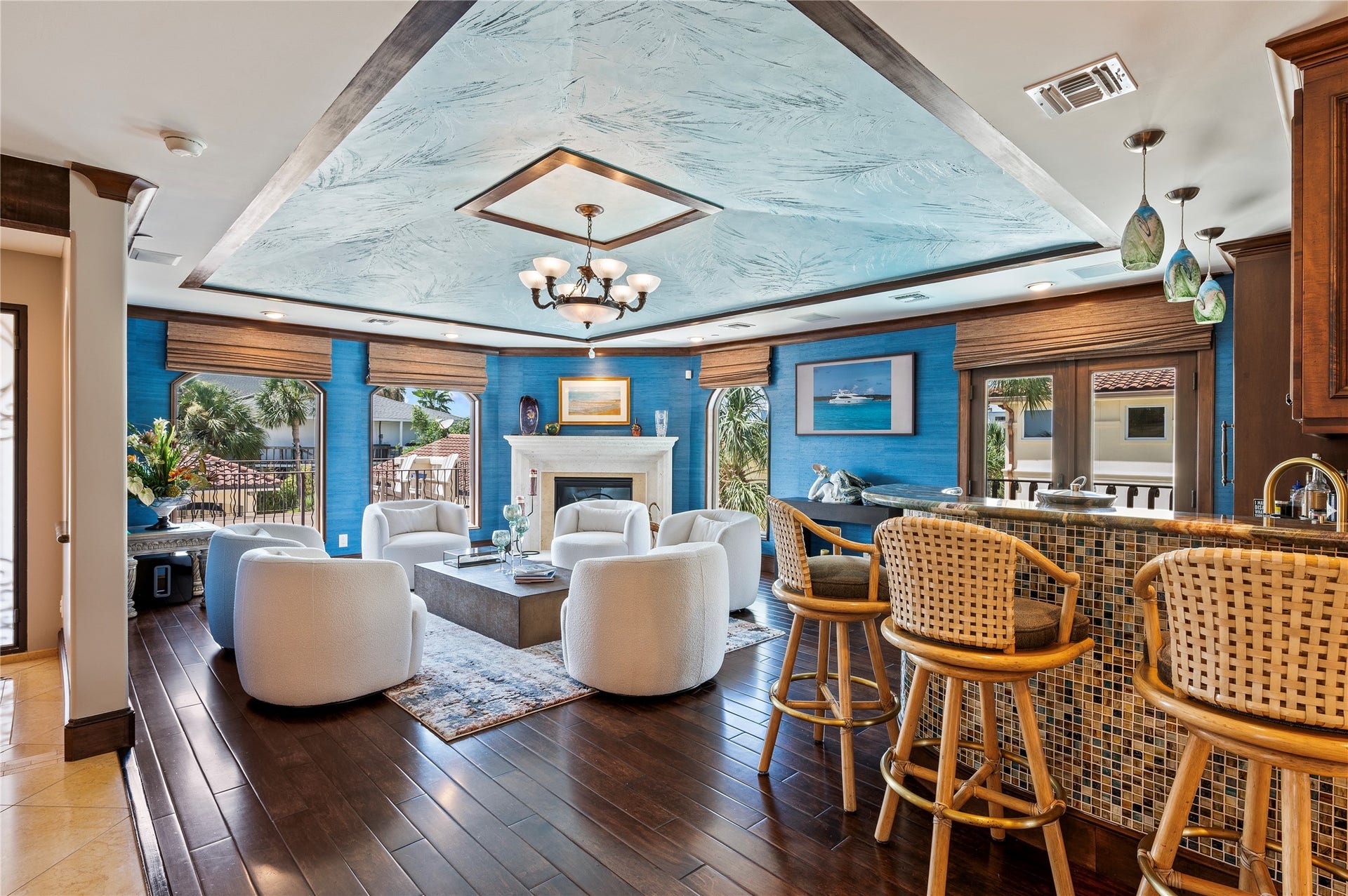 215 Sampan Drive, Galveston, TX 77554 Bar and Lounge