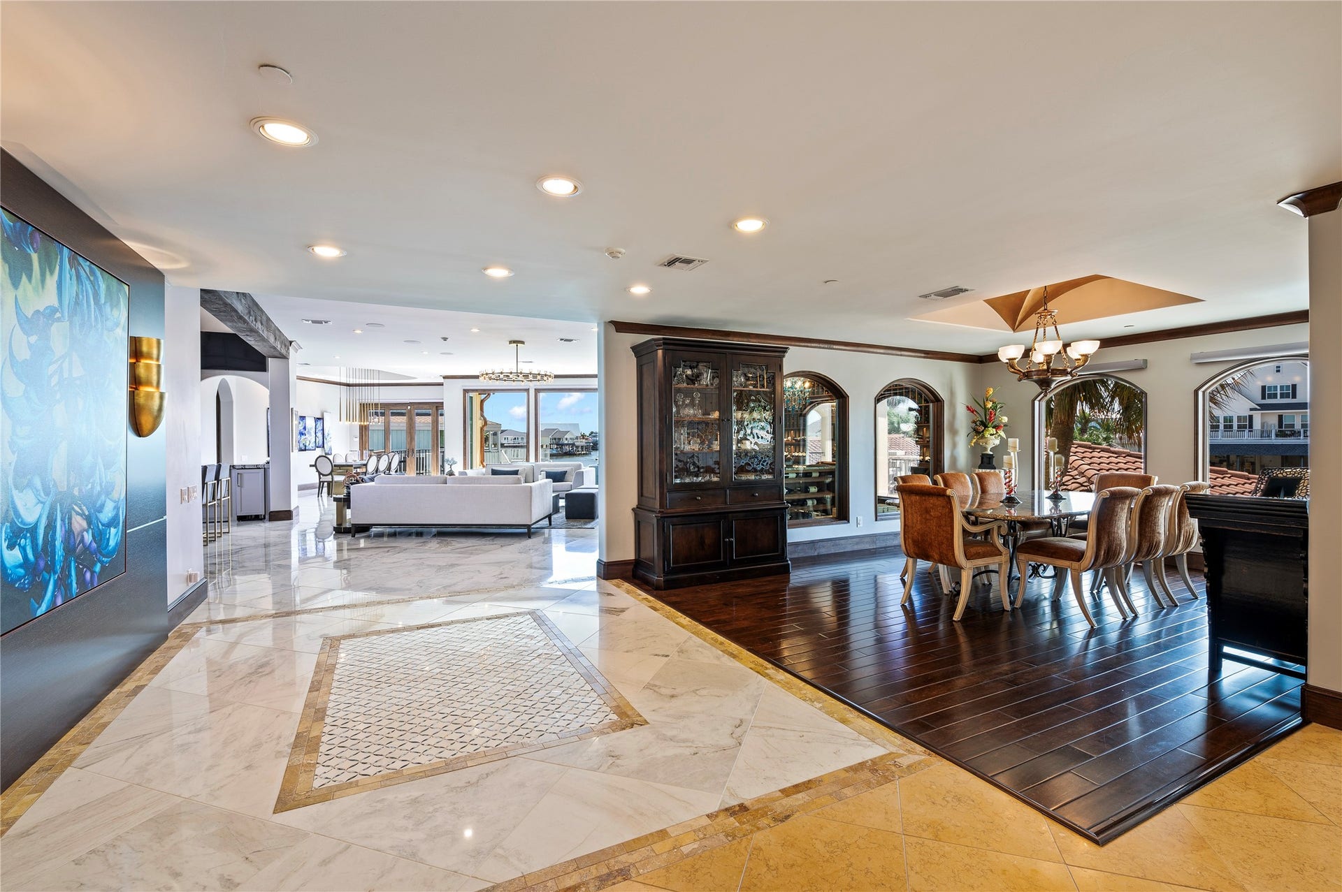 215 Sampan Drive, Galveston, TX 77554 Dining and Family