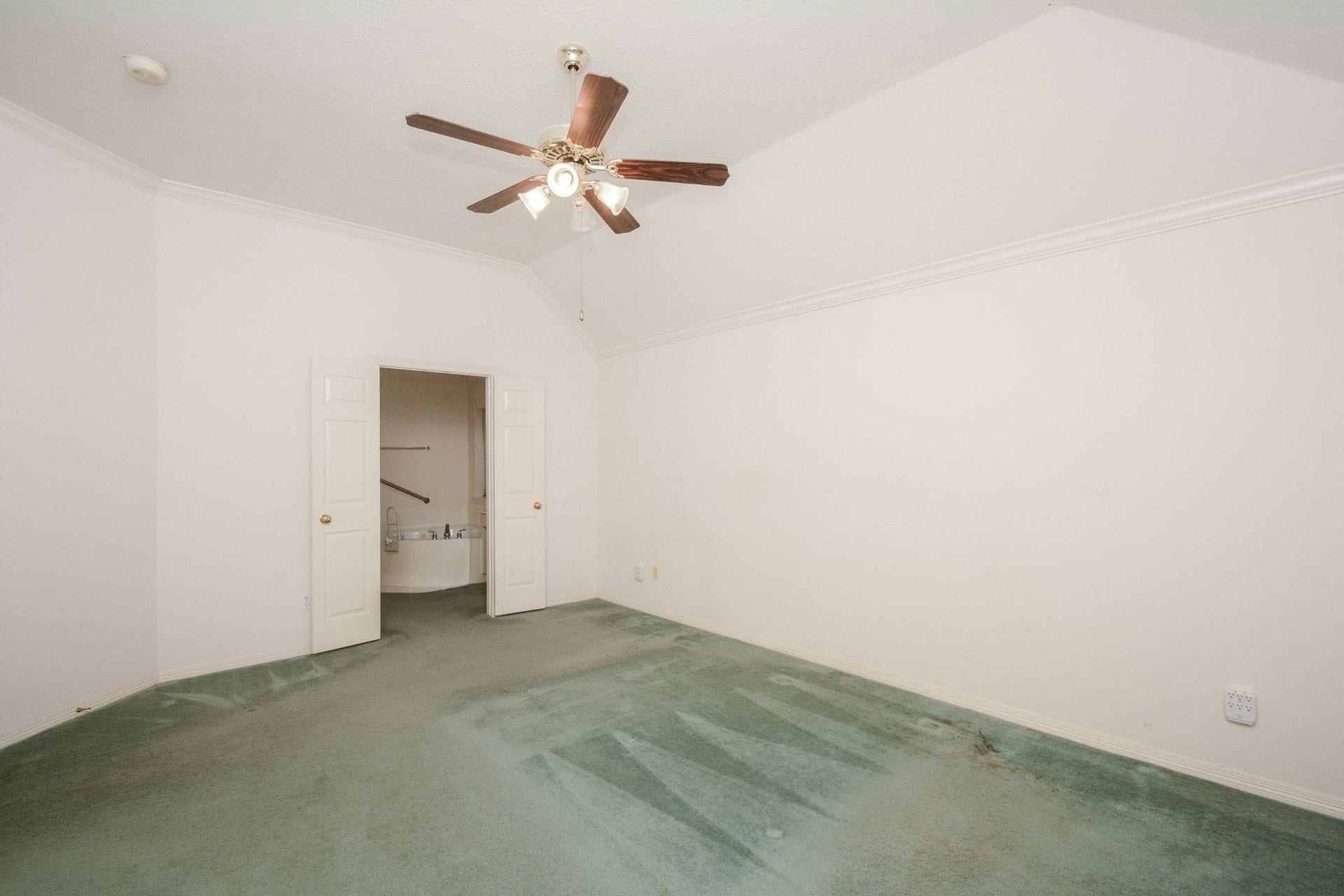 17122 Highland Canyon Drive, Houston, TX 77095 Huge primary bedroom with ensuite bathroom