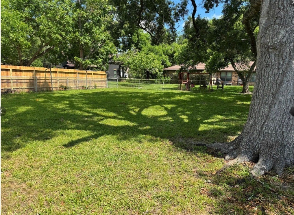 1614 W Sidnor Street, Alvin, TX 77511 1614 W Sidnor Street, Alvin, TX 77511