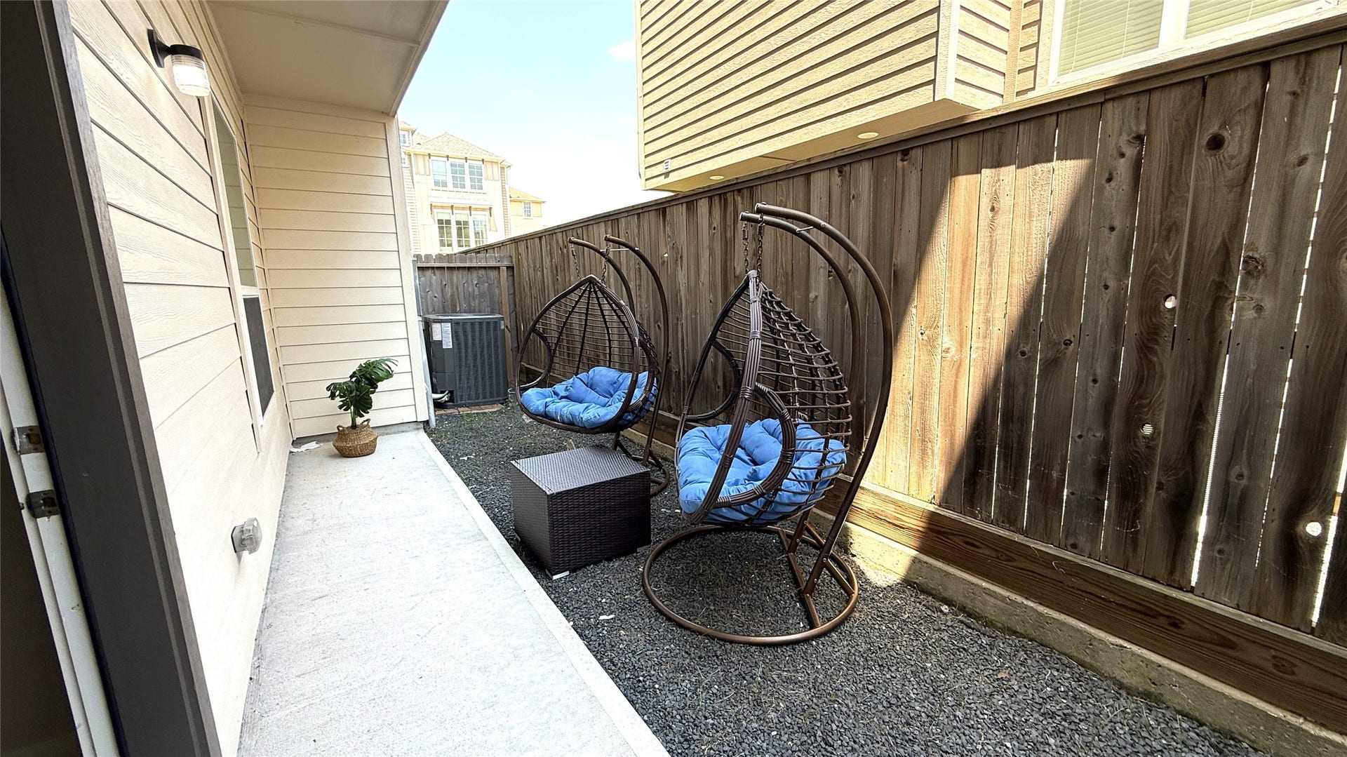 This is a shot from the model unit.  Black rocks can easily be installed at 10906.