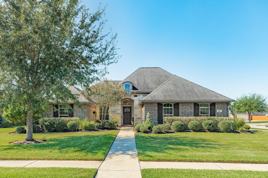 Property photo for 101 Rock Rose Lane, Lake Jackson, TX