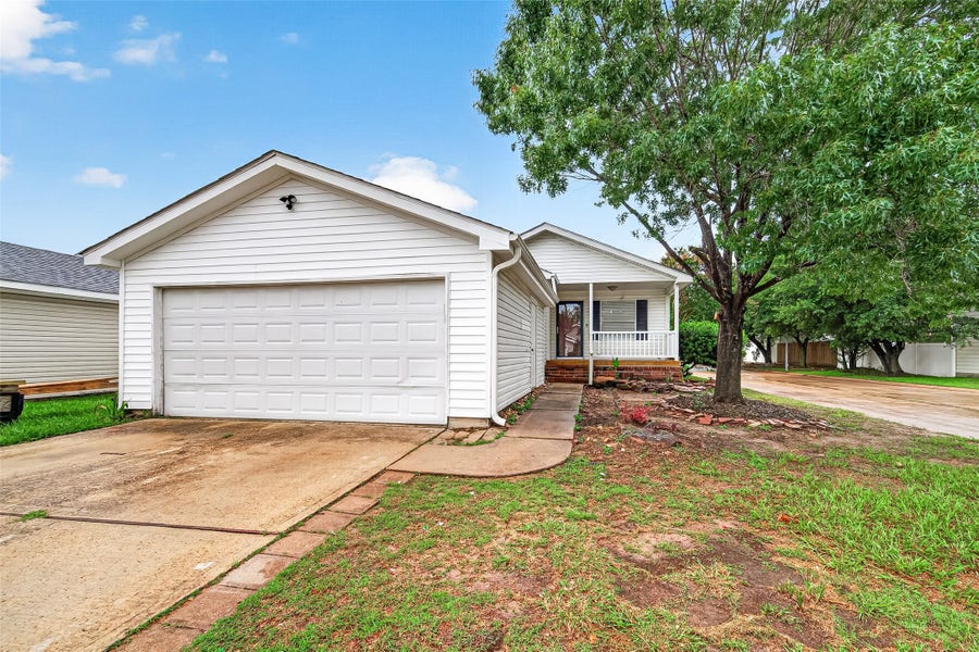 Property photo for 10202 Berrybriar Lane, Tomball, TX