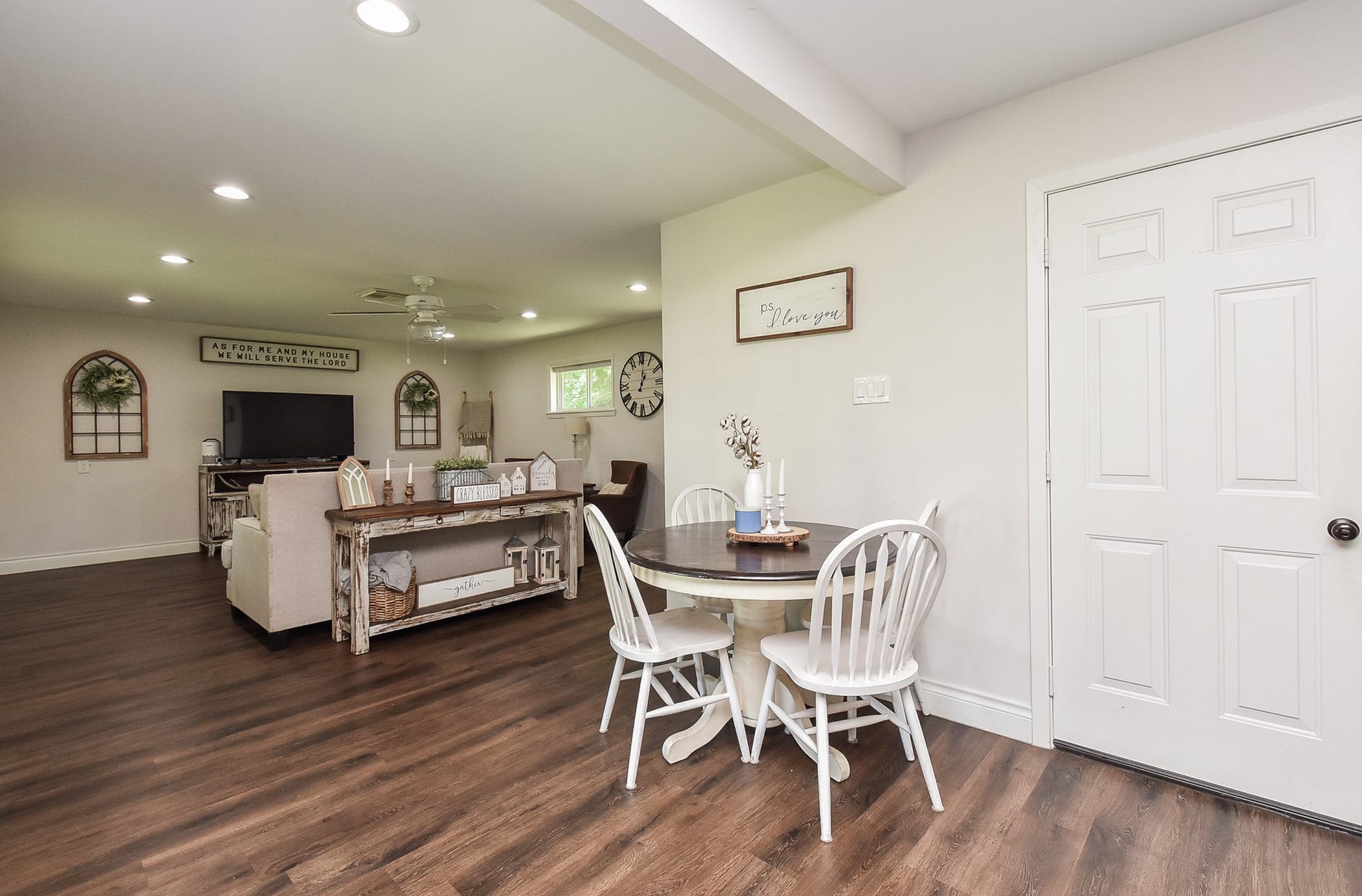 212 S Mattson Street, West Columbia, TX 77486 212 S Mattson Street, West Columbia, TX 77486