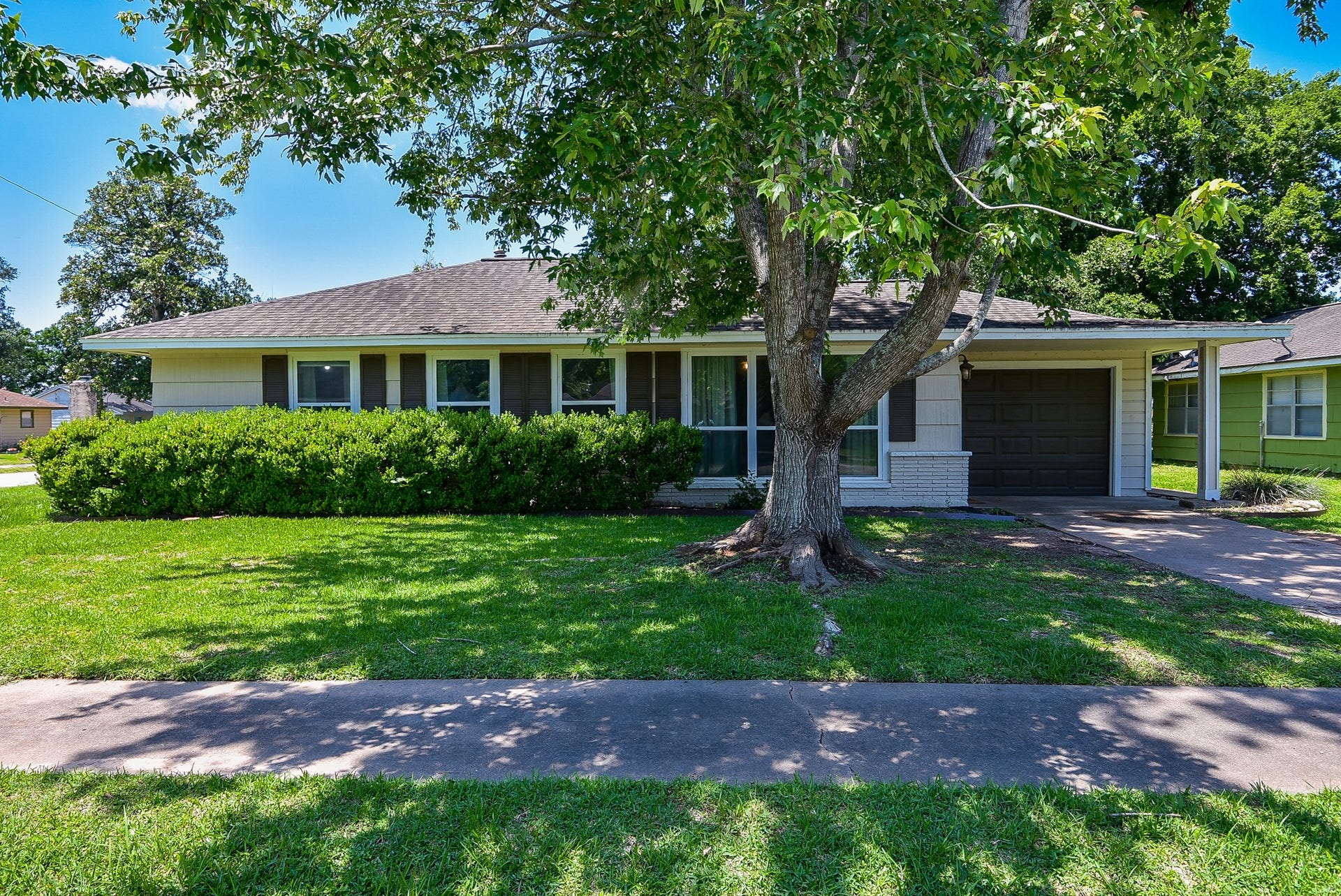 212 S Mattson Street, West Columbia, TX 77486 212 S Mattson Street, West Columbia, TX 77486