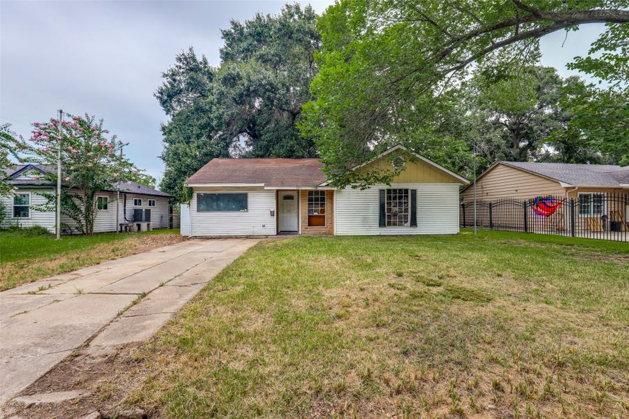 Property photo for 15709 Bow Lane, Houston, TX