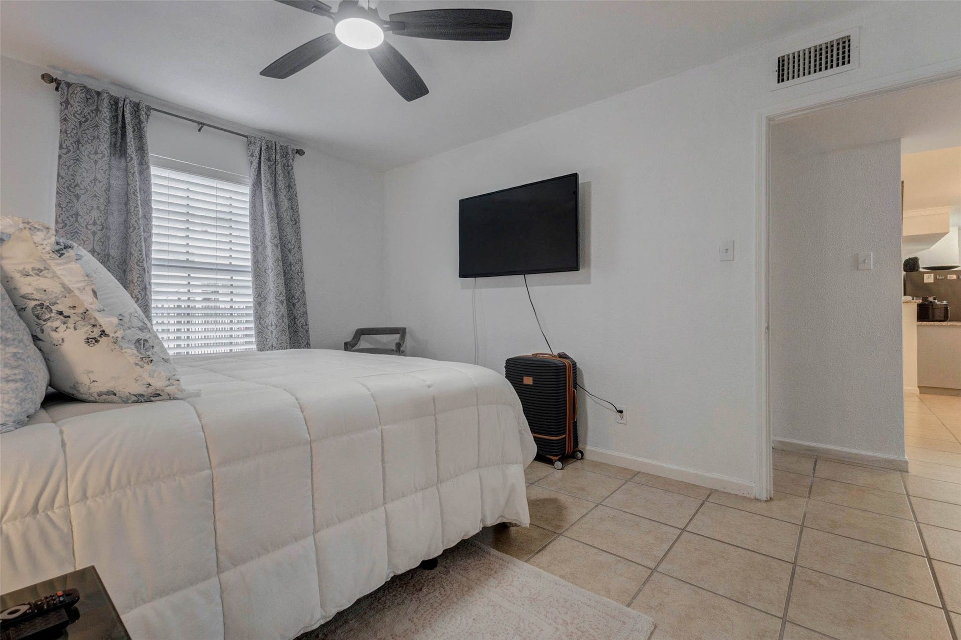 2750 Holly Hall Street, #311, Houston, TX 77054 2750 Holly Hall Street, #311, Houston, TX 77054