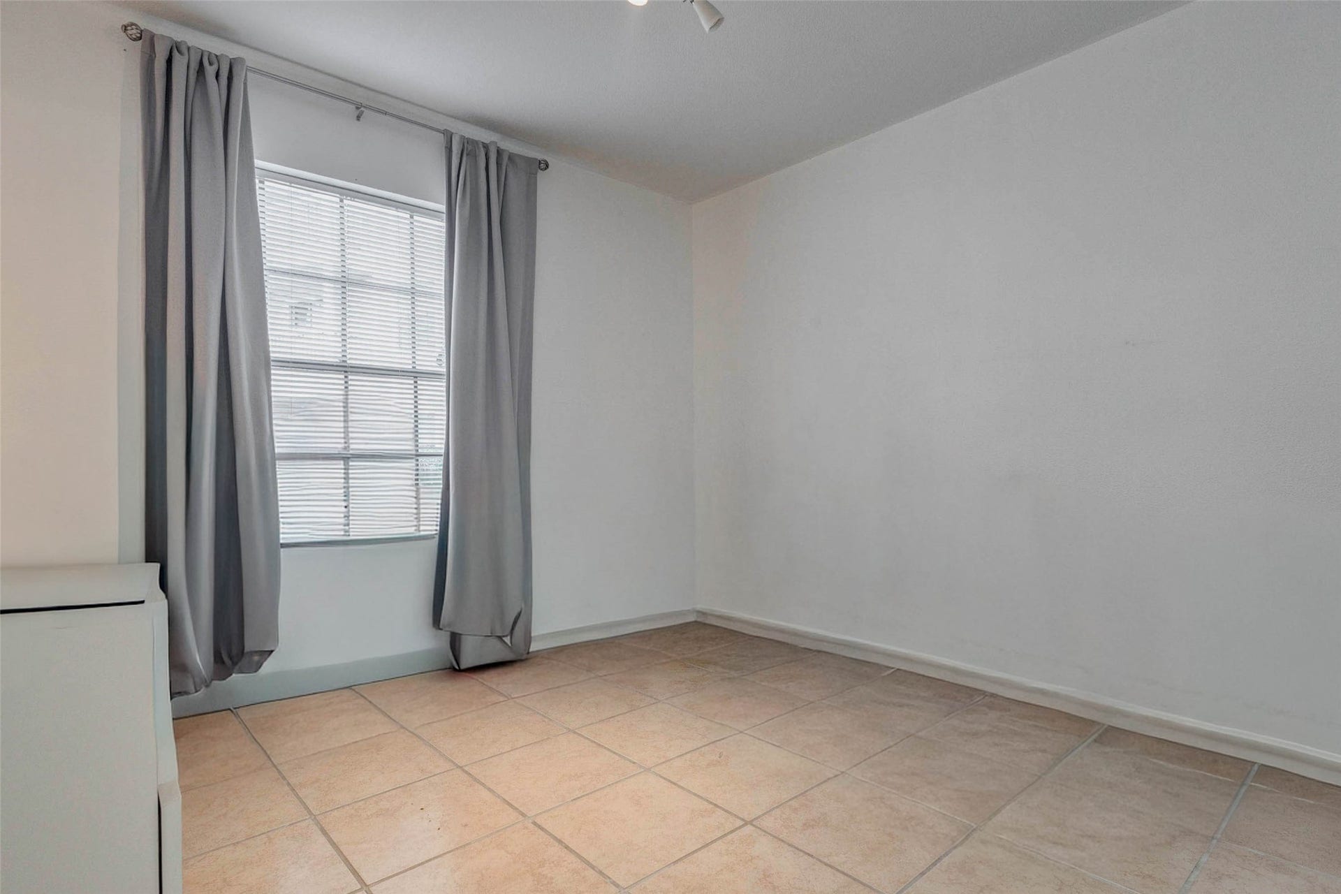 2750 Holly Hall Street, #311, Houston, TX 77054 2750 Holly Hall Street, #311, Houston, TX 77054