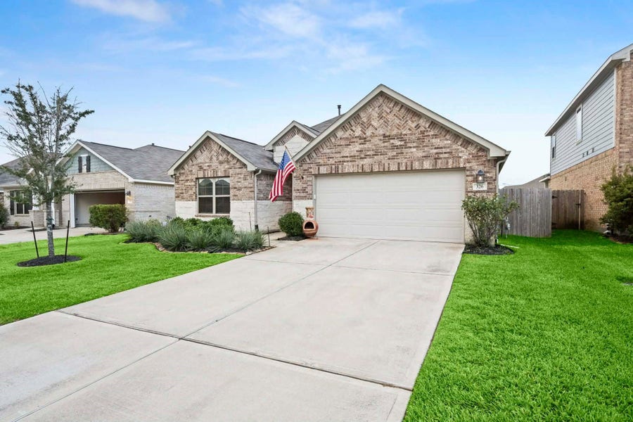 Property photo for 326 Jewett Meadow Drive, Magnolia, TX