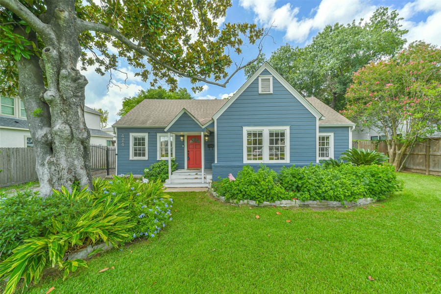 Property photo for 424 W 30th Street, Houston, TX