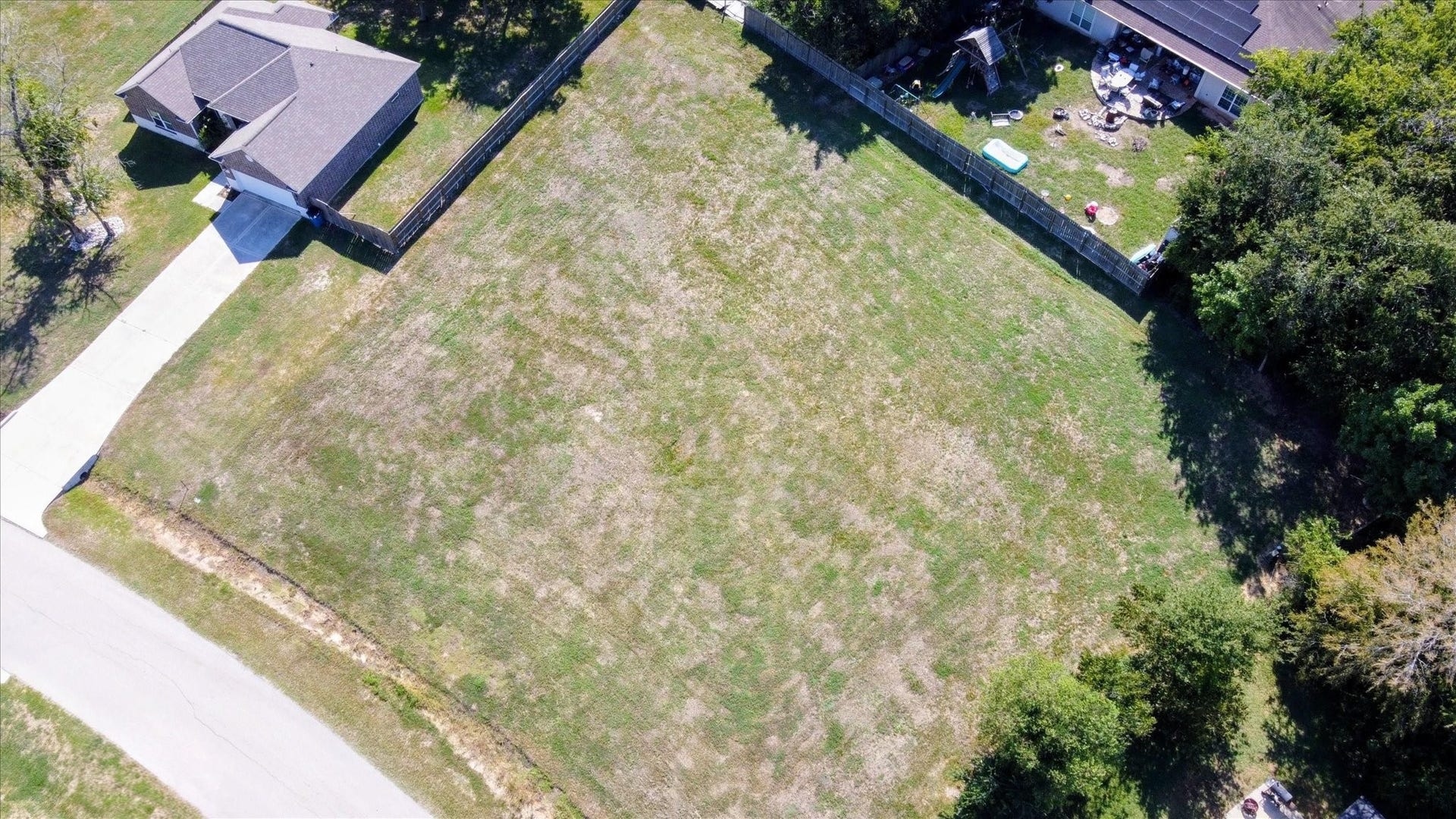 12423 Pecan Drive, Willis, TX 77318