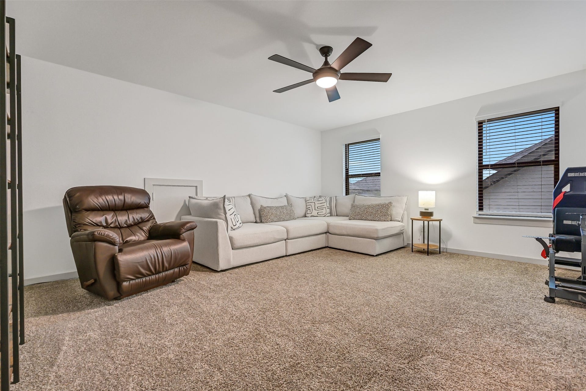 1570 Mustang Trail, Friendswood, TX 77546 Need even more flexibility? This spacious upstairs room can function as a fifth bedroom, media room, fitness space, or second game room, with plush carpet, recessed lighting, ceiling fan, multiple windows, and plenty of room to customize to your needs.