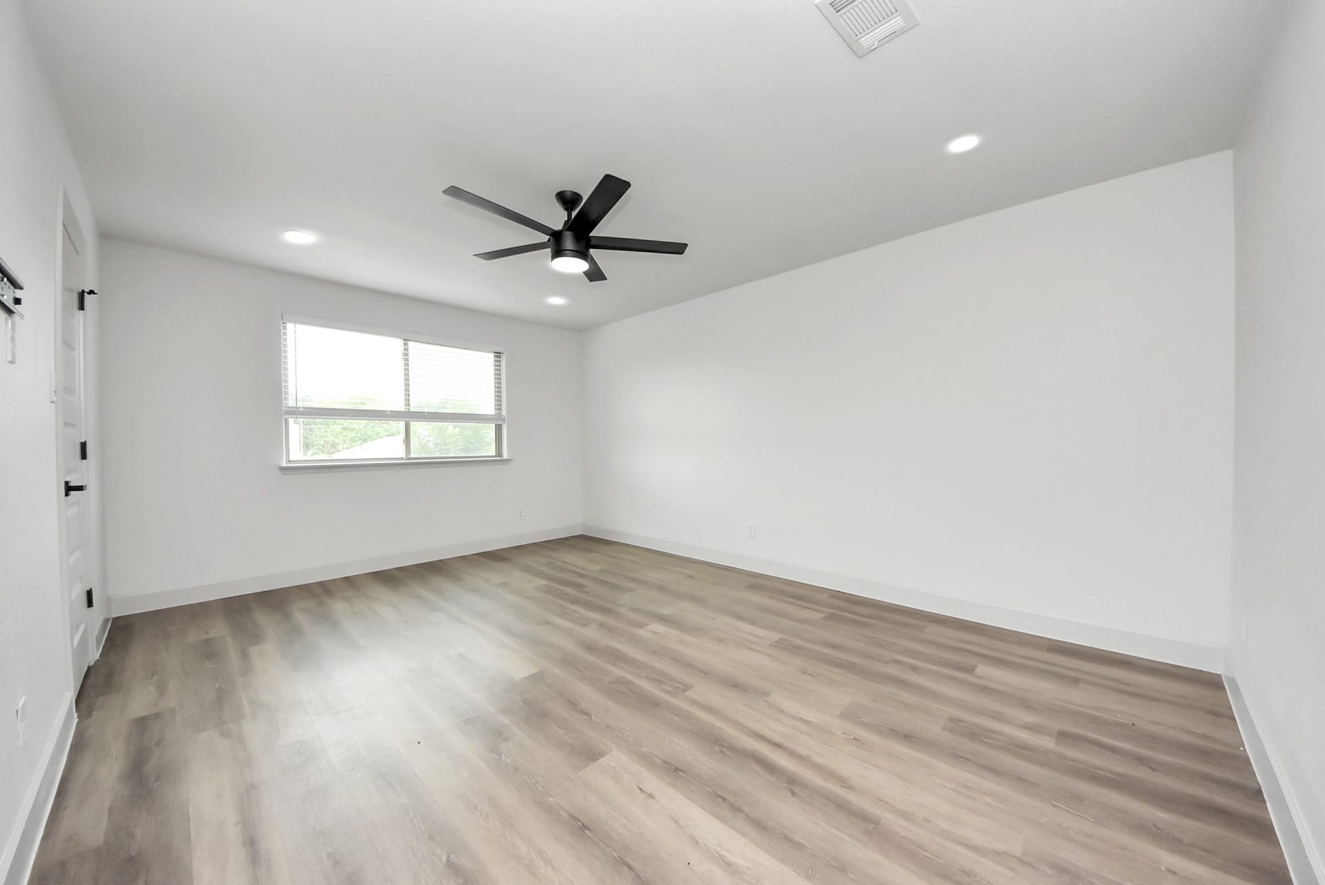 15529 Weldon Drive, Houston, TX 77032 15529 Weldon Drive, Houston, TX 77032