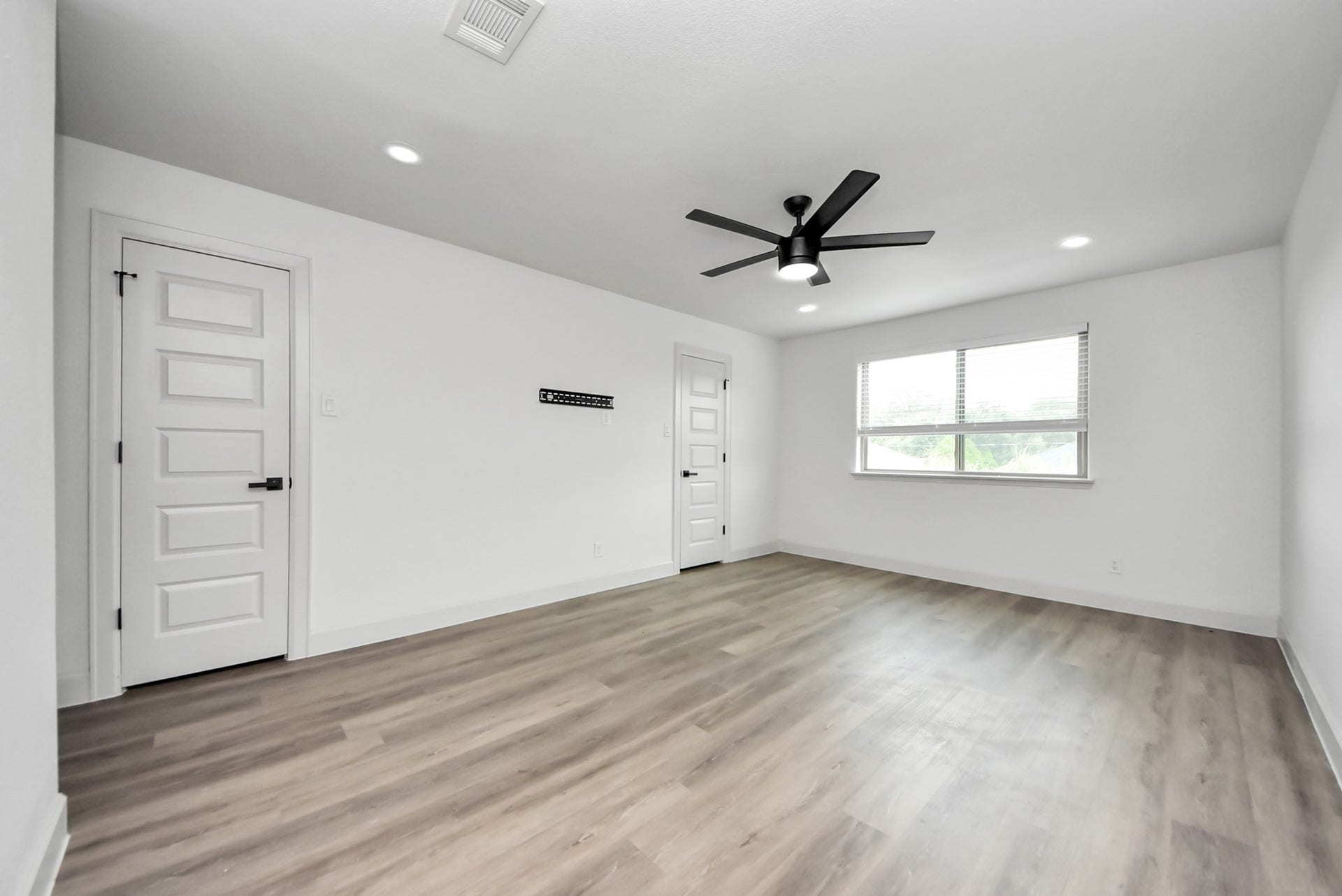 15529 Weldon Drive, Houston, TX 77032 15529 Weldon Drive, Houston, TX 77032