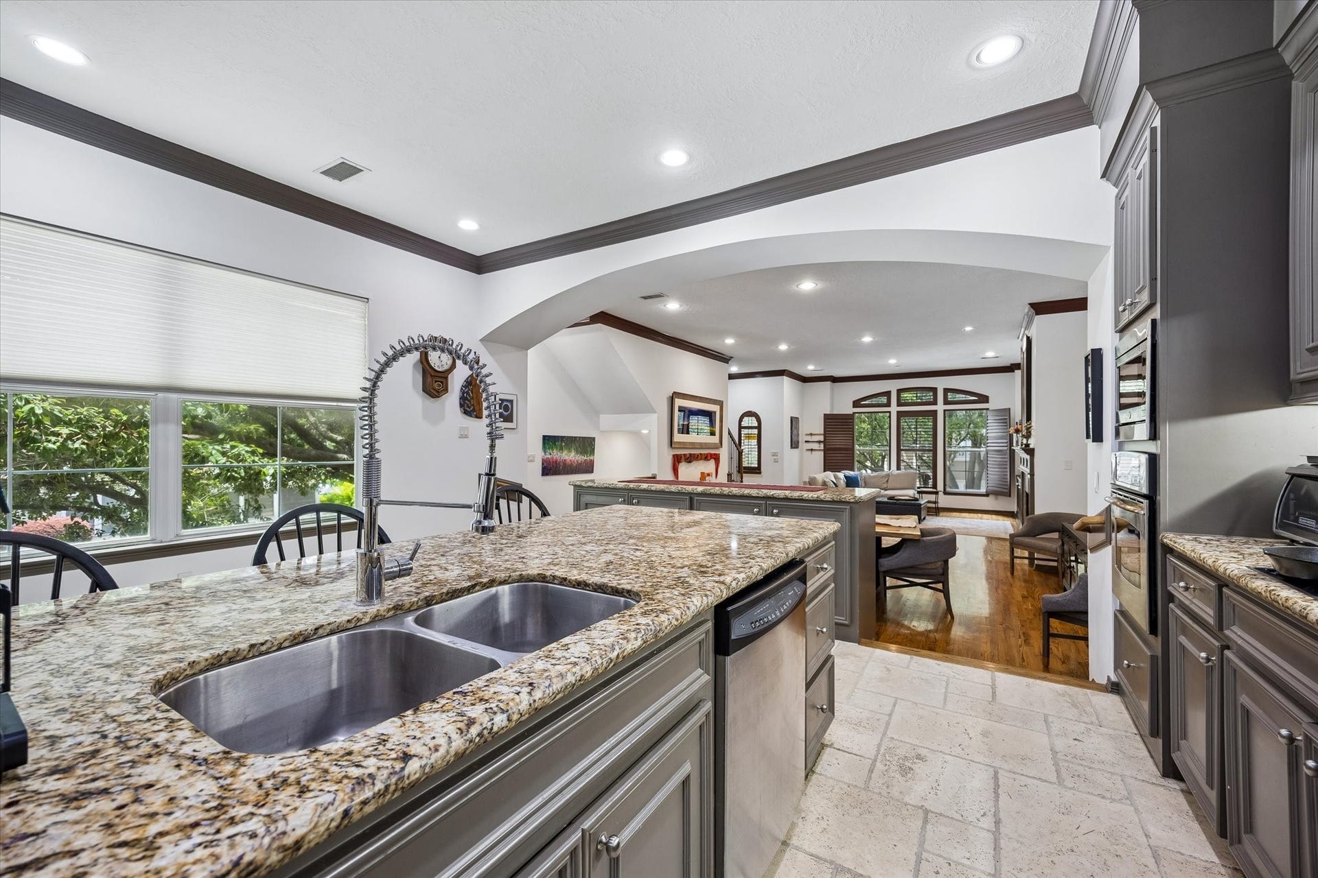 The Sink has a nice view of the entire Second Floor.