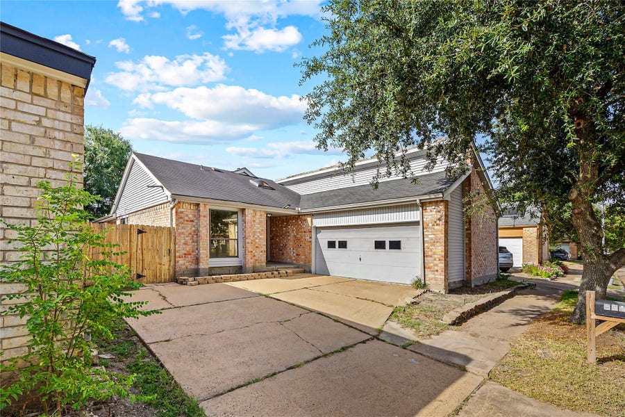 Property photo for 8511 Fawn Terrace Drive, Houston, TX