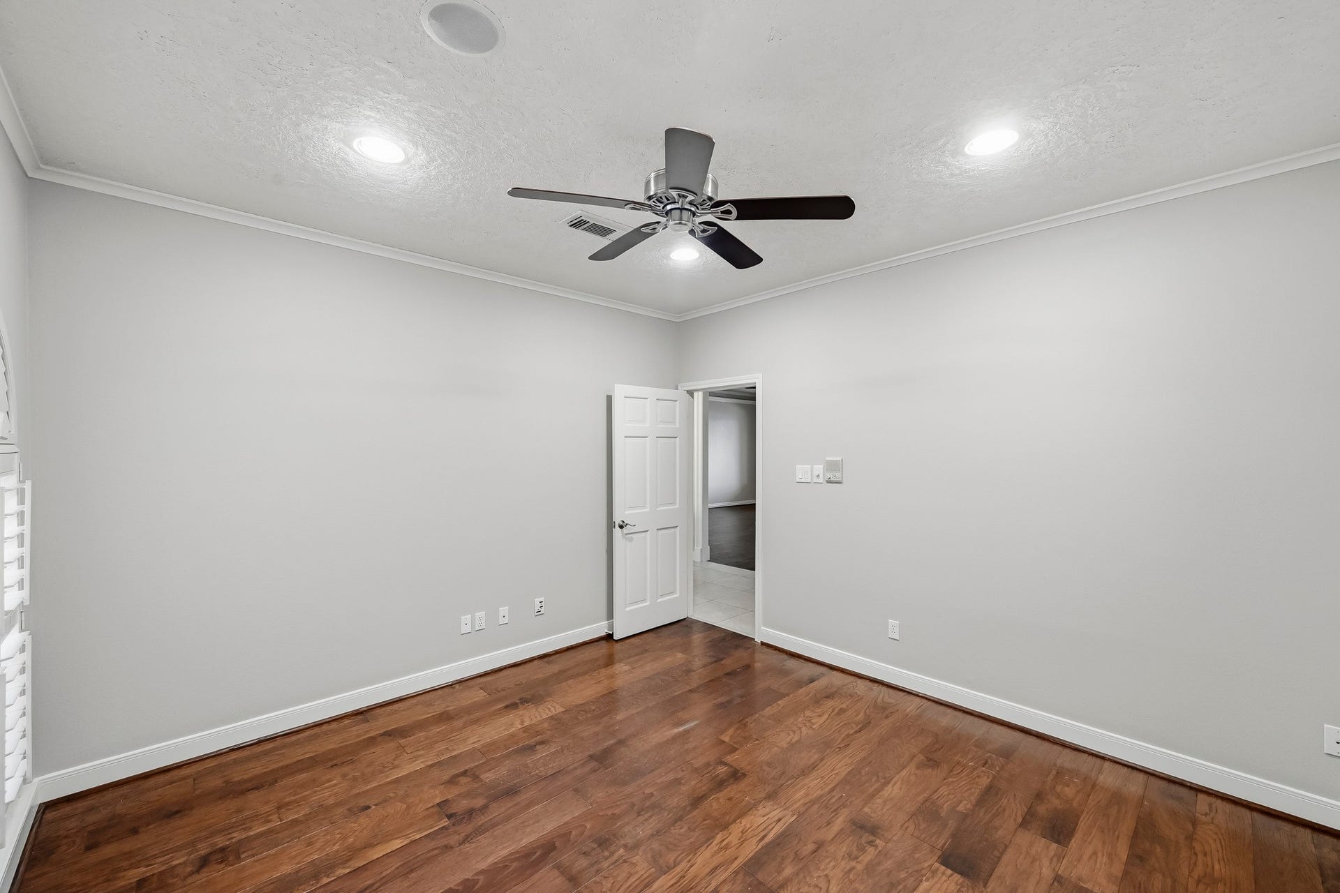 9354 Escondido Drive, Willis, TX 77318 Bedroom #2. Ideal as a larger 2nd bedroom, a home office, hobby room, or guest room.