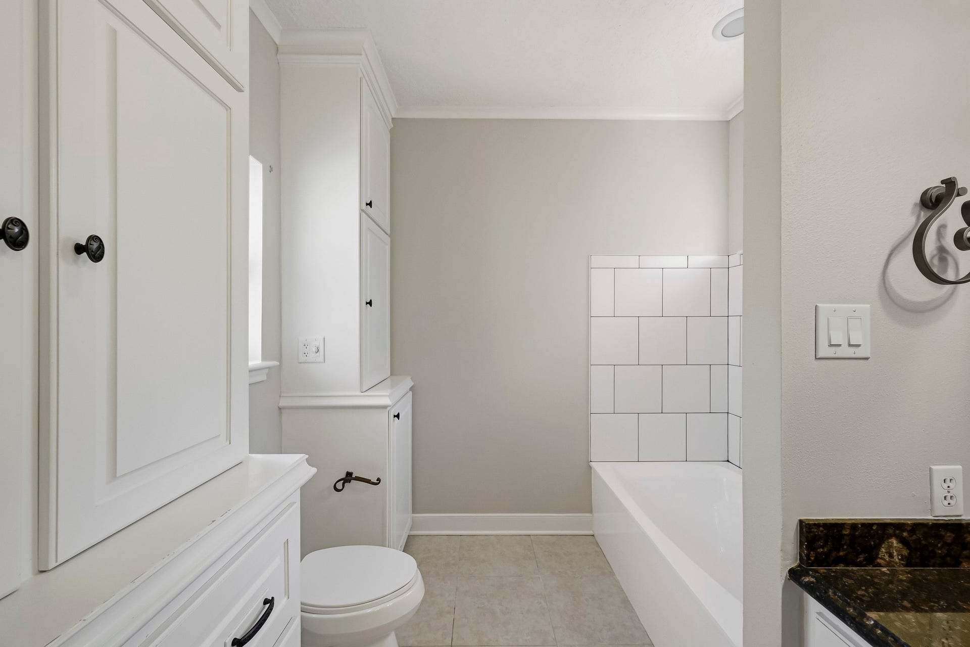 9354 Escondido Drive, Willis, TX 77318 Unwind in the soaking tub featuring an updated tile surround, neutral finishes and convenient built-in storage cabinetry.