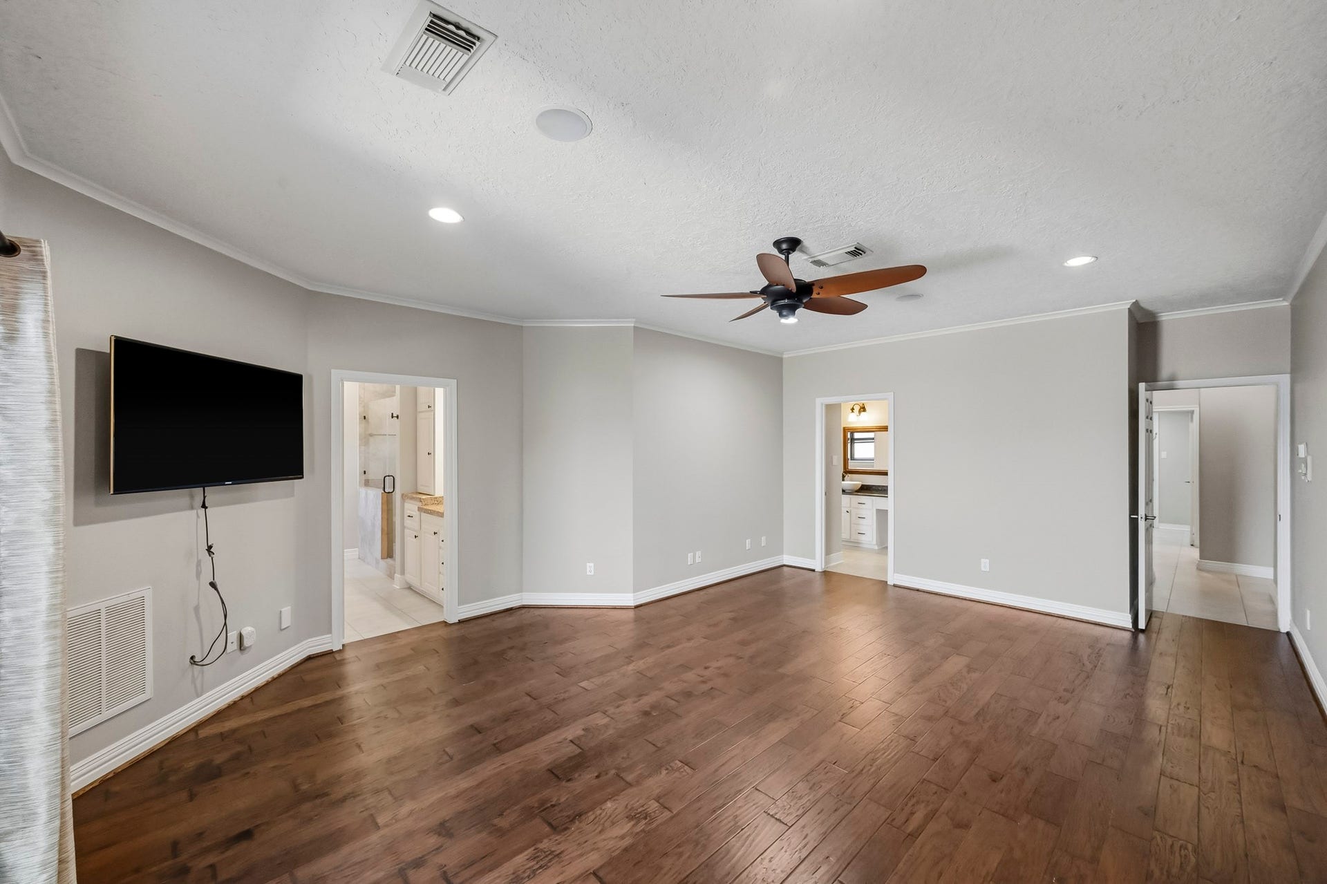 9354 Escondido Drive, Willis, TX 77318 A standout feature of this primary suite is its TWO separate bathrooms, offering exceptional convenience and flexibility.