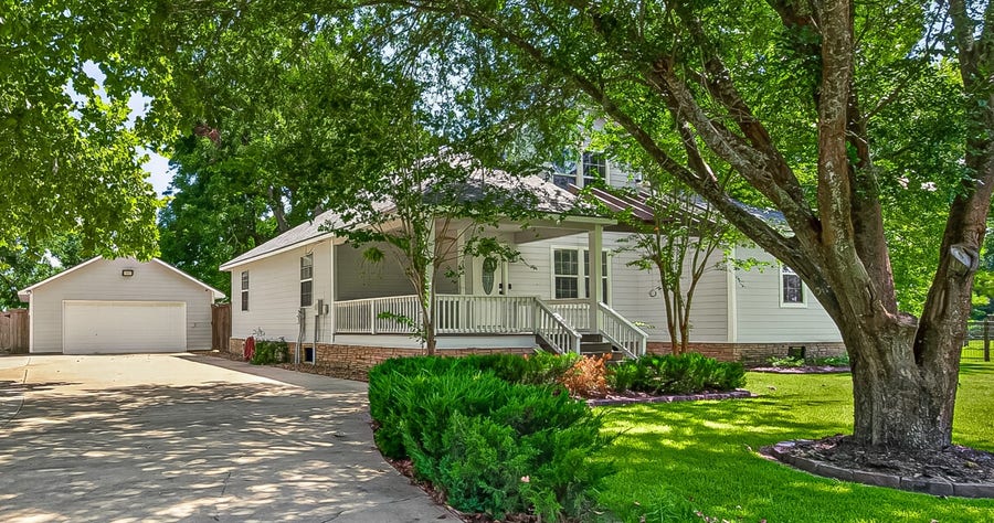 Property photo for 238 Horse Shoe Trail, Angleton, TX