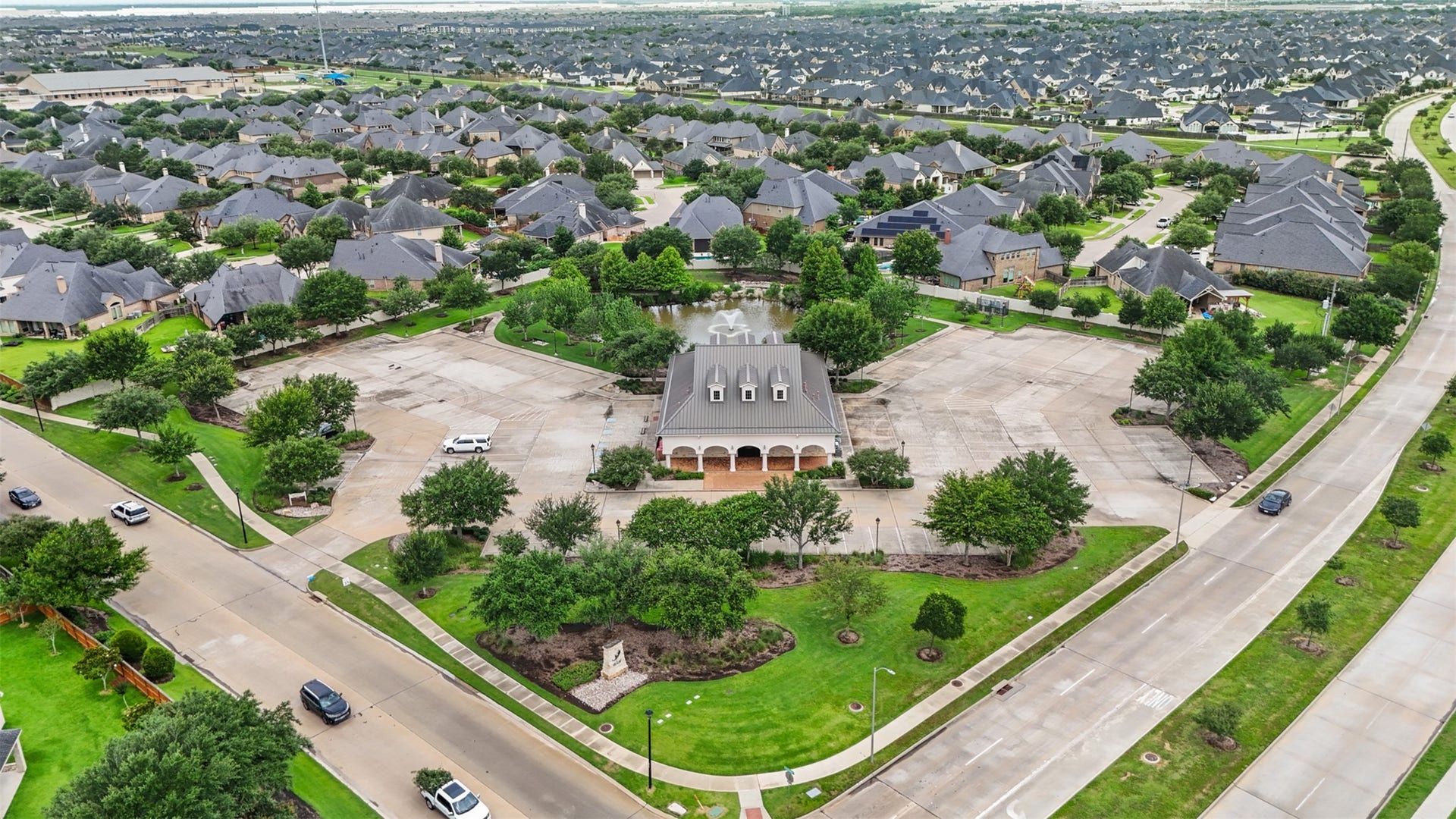 2902 Red Maple Drive, Katy, TX 77494 The beautifully maintained community center serves as a focal point for neighborhood activities and events. Surrounded by tranquil water features and lush landscaping, it creates an inviting destination for residents.