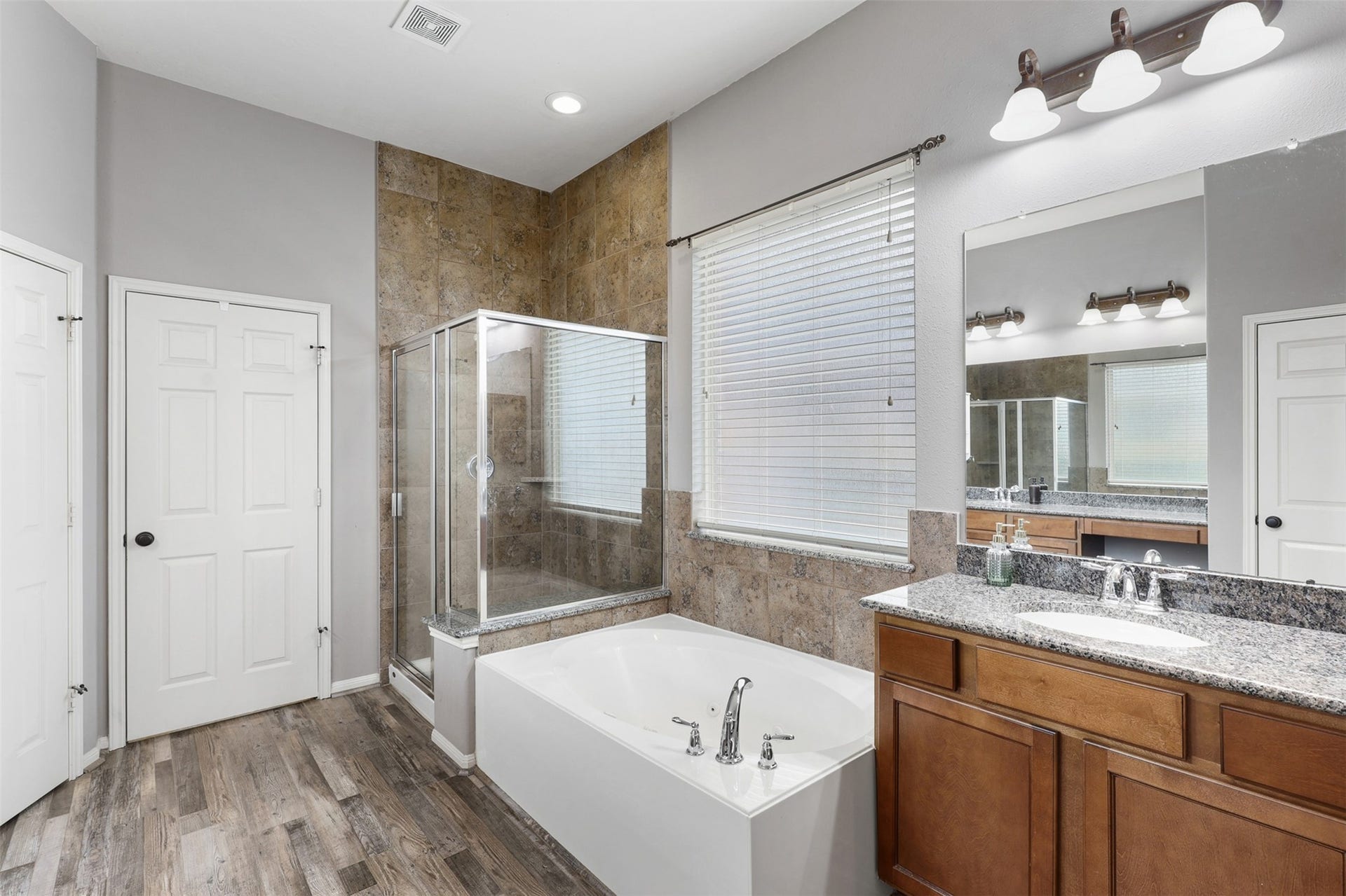 2902 Red Maple Drive, Katy, TX 77494 Relax & unwind in the oversized soaking tub positioned beneath a large window that fills the space with natural light. The separate glass-enclosed shower features floor-to-ceiling tile surrounds and provides a luxurious place to start or end the day.