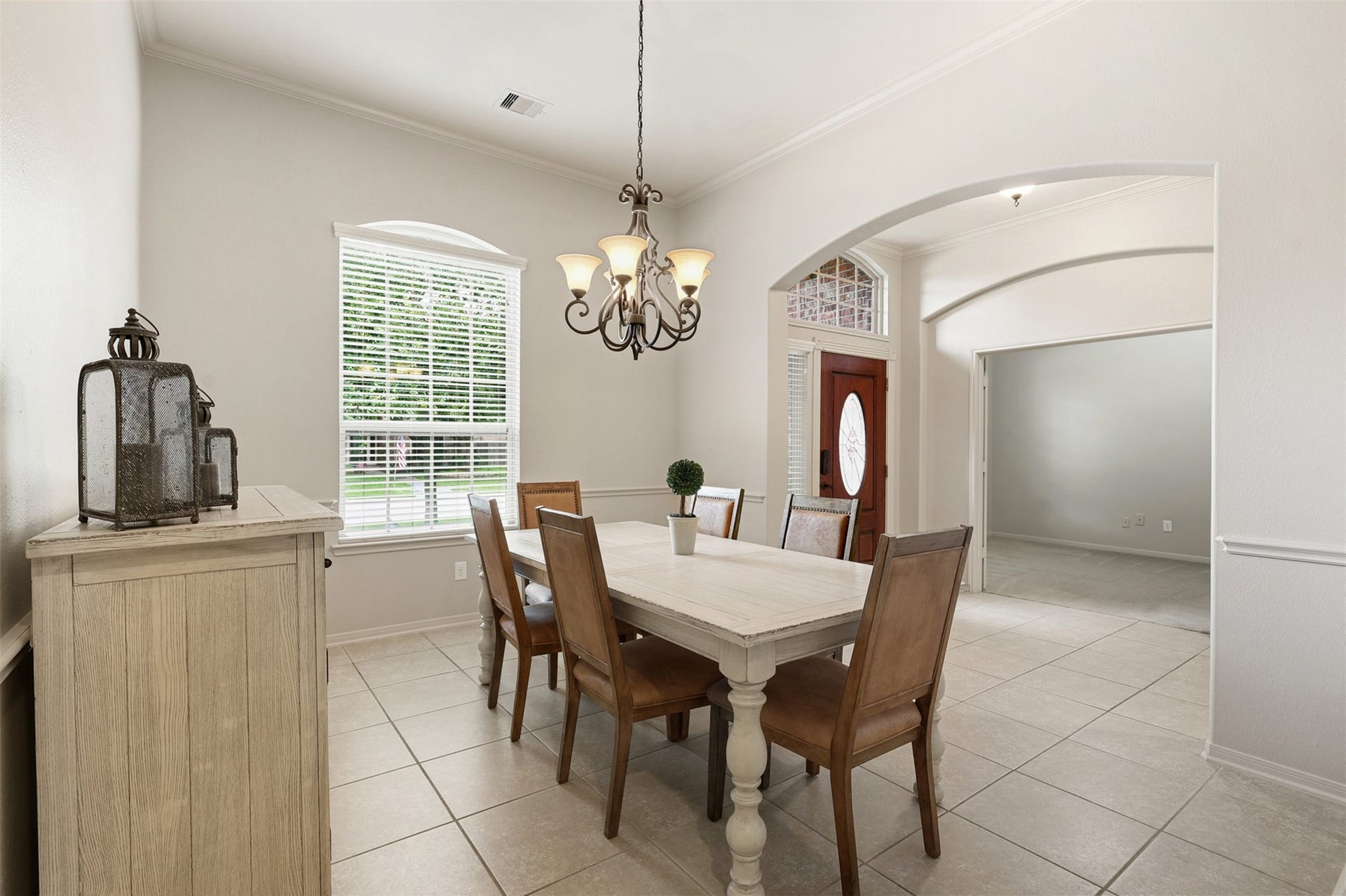 2902 Red Maple Drive, Katy, TX 77494 The formal dining room offers an elegant setting for everything from holiday celebrations to intimate dinner parties. Large windows fill the room with natural light while the generous dimensions easily accommodate a substantial dining table and additional furnishings.