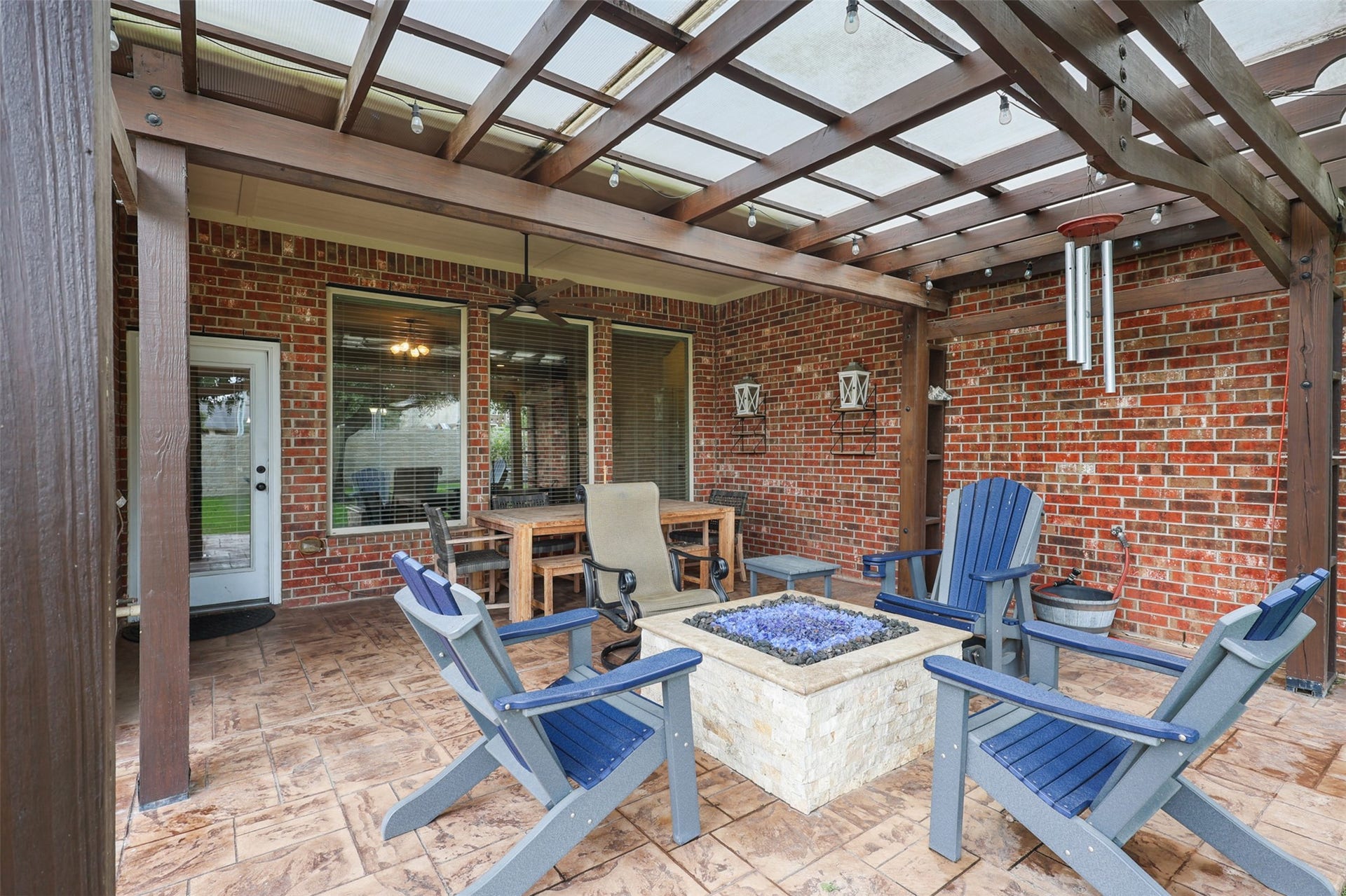 2902 Red Maple Drive, Katy, TX 77494 Gather around the elegant stone fire feature while enjoying the comfort of the covered patio. Generous seating areas create a welcoming atmosphere designed for outdoor relaxation and entertaining.
