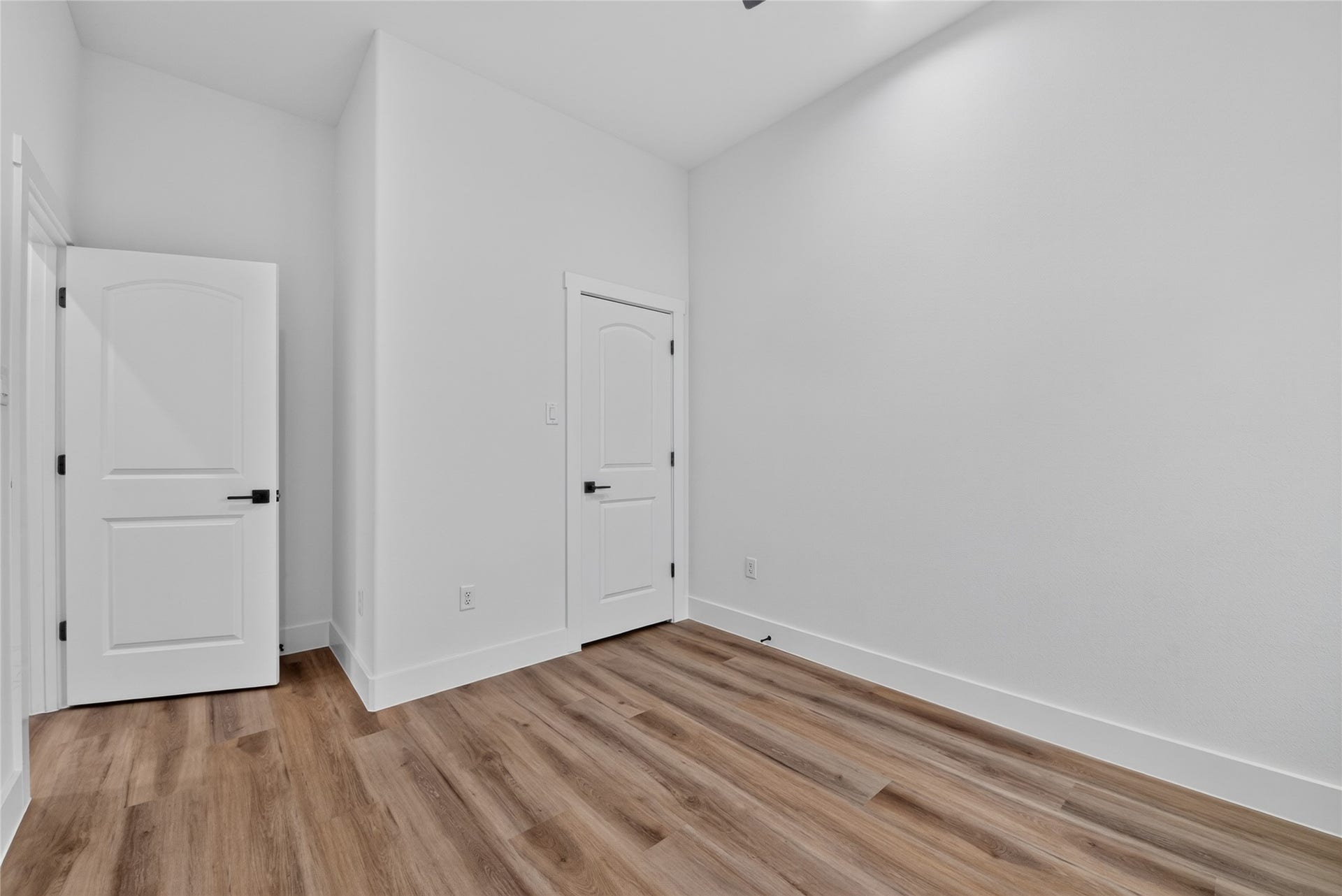 3537 Amos Street, Houston, TX 77021 One of two secondary bedrooms on the second floor with closet.