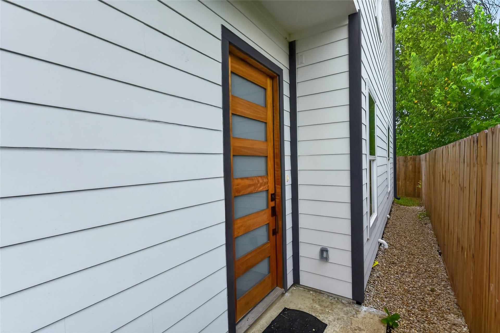 3537 Amos Street, Houston, TX 77021 A concrete walkway leads to the contemporary front door, opening into bright, connected living spaces that flow naturally through to the backyard.