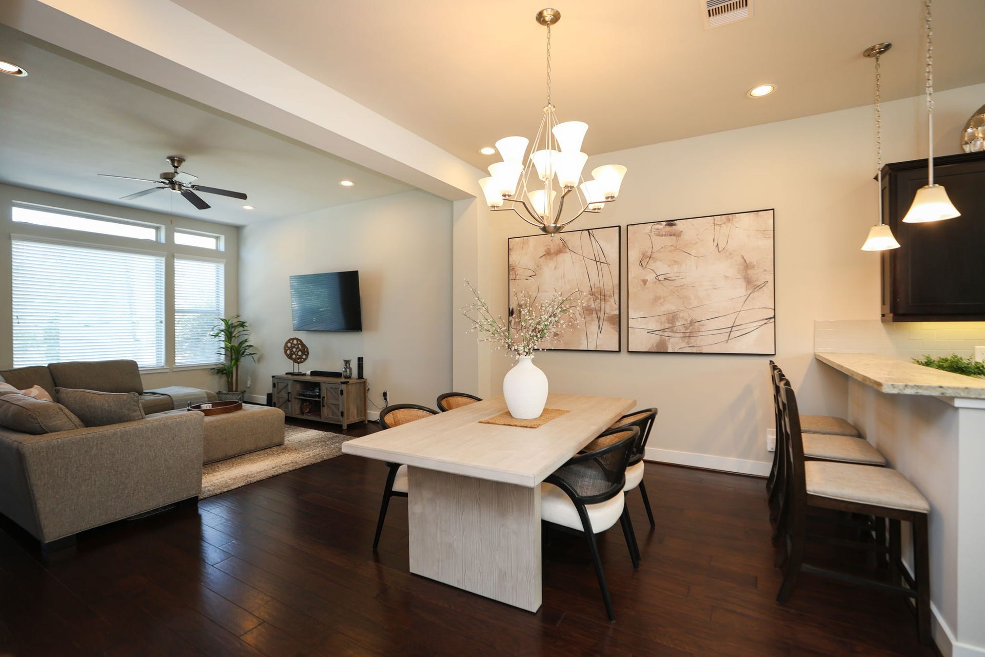 4515 Cornish Street, #A, Houston, TX 77007 View of the dining room, with room for an 8 person table and bar stools. Home is made for entertaining and has a large, peaceful feel.