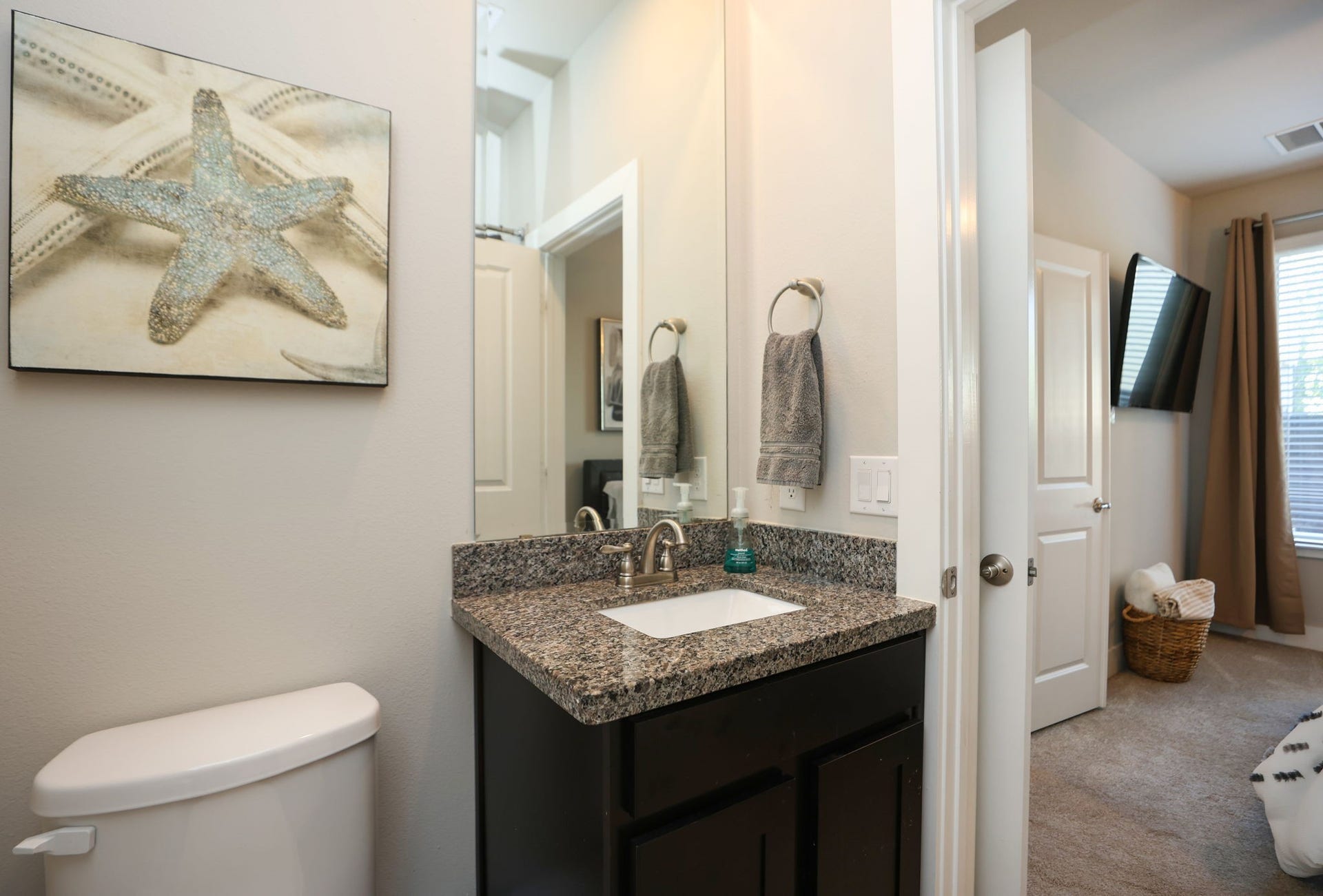 4515 Cornish Street, #A, Houston, TX 77007 First floor full bath featuring granite countertops and a shower/tub combo. View towards the bedroom and windows.