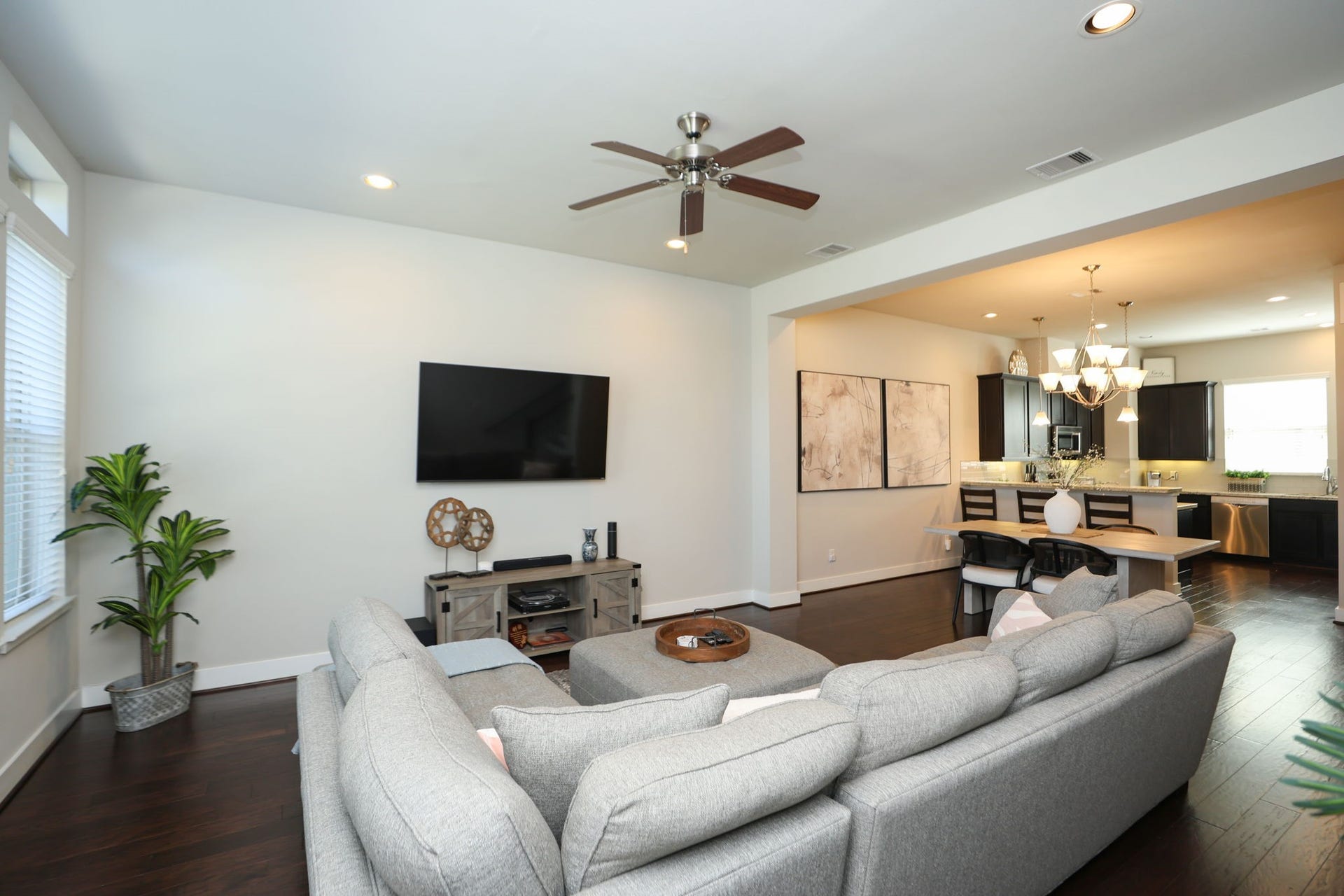 4515 Cornish Street, #A, Houston, TX 77007 Large enough to accommodate any size furniture, with a private feeling. Inside home is quiet and well-appointed for modern living!