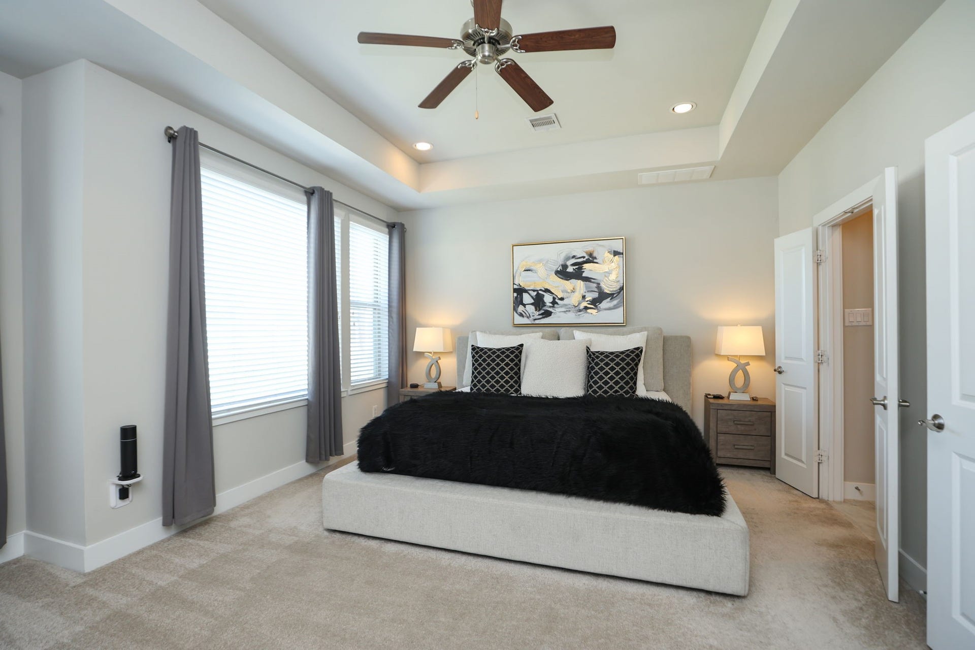 4515 Cornish Street, #A, Houston, TX 77007 Peaceful primary suite with high recessed ceiling, fan and room for any furniture (king sized bed present here).