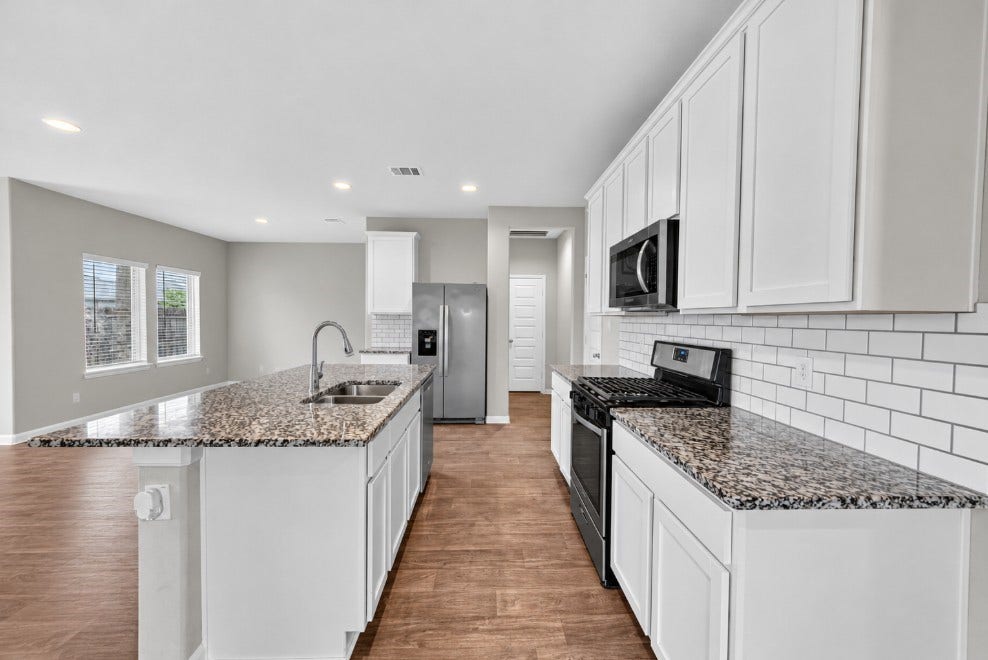 13009 Leisure Cove Drive, Texas City, TX 77568 Close-up showcasing the beautiful countertops and coordinating backsplash.