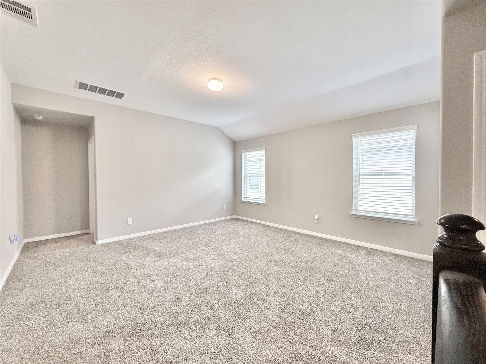 13009 Leisure Cove Drive, Texas City, TX 77568 Spacious game room offering flexible additional living space.