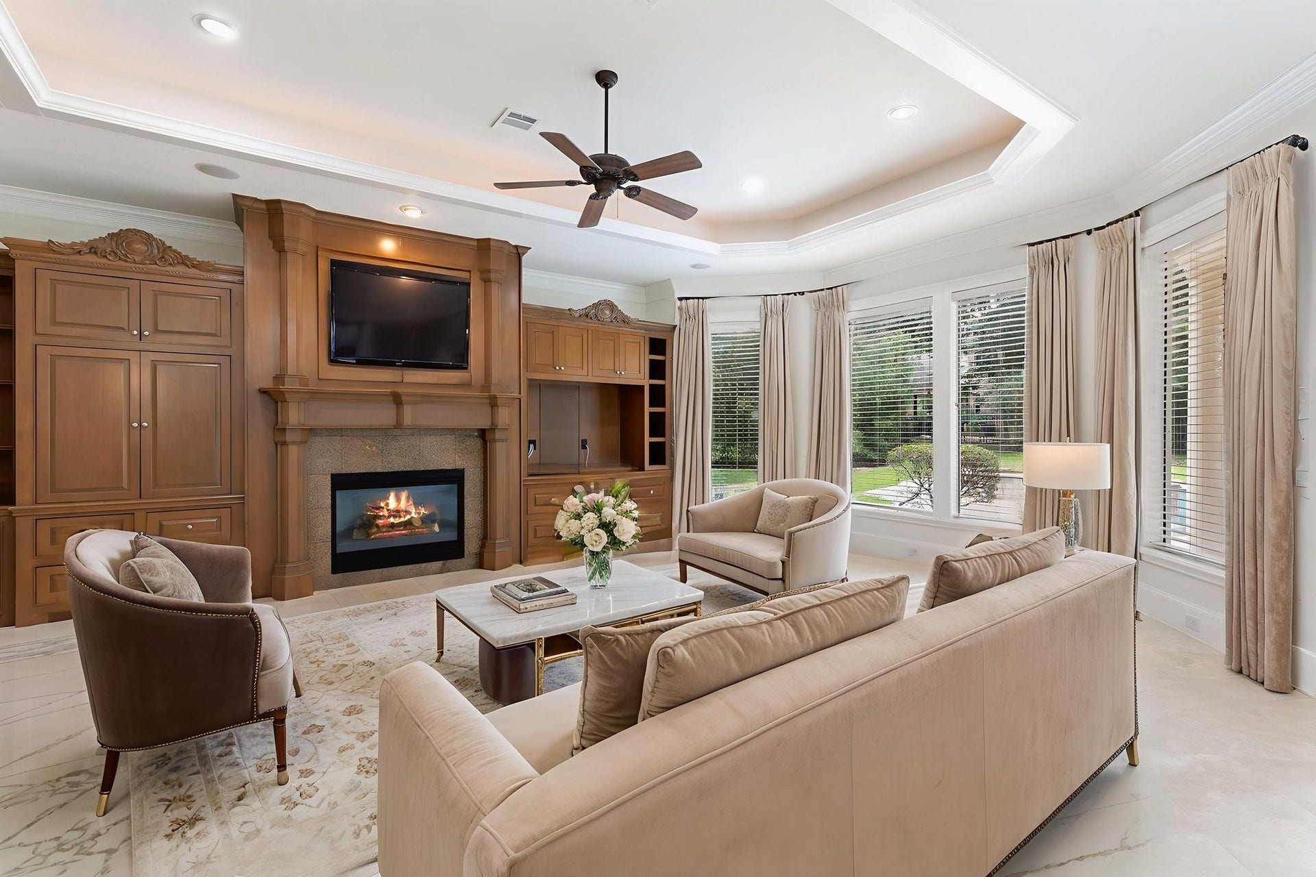 39 W Bracebridge Circle, The Woodlands, TX 77382 Staged
